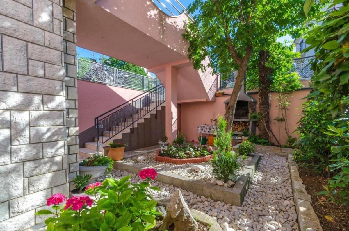Apartment Hanka - great location & parking spot view 2