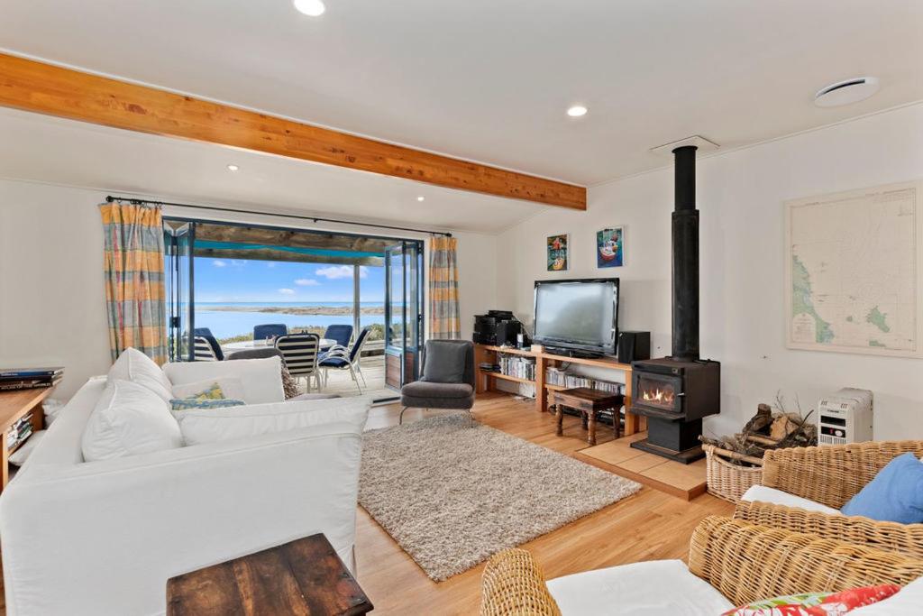 Taste Of Paradise with WiFi!- Mangawhai Heads Home view 5
