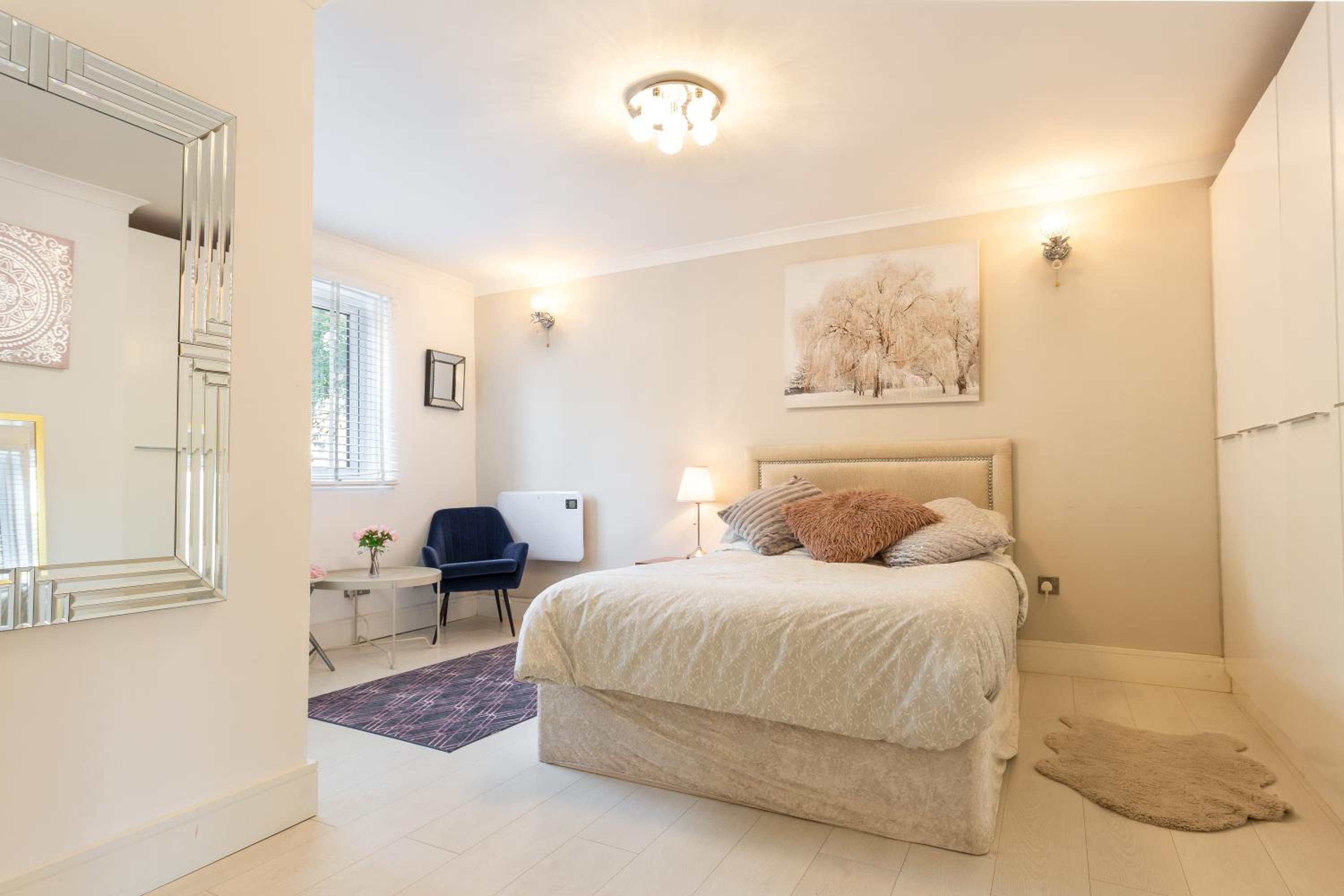 Modern apartment close to central London (zone 2)