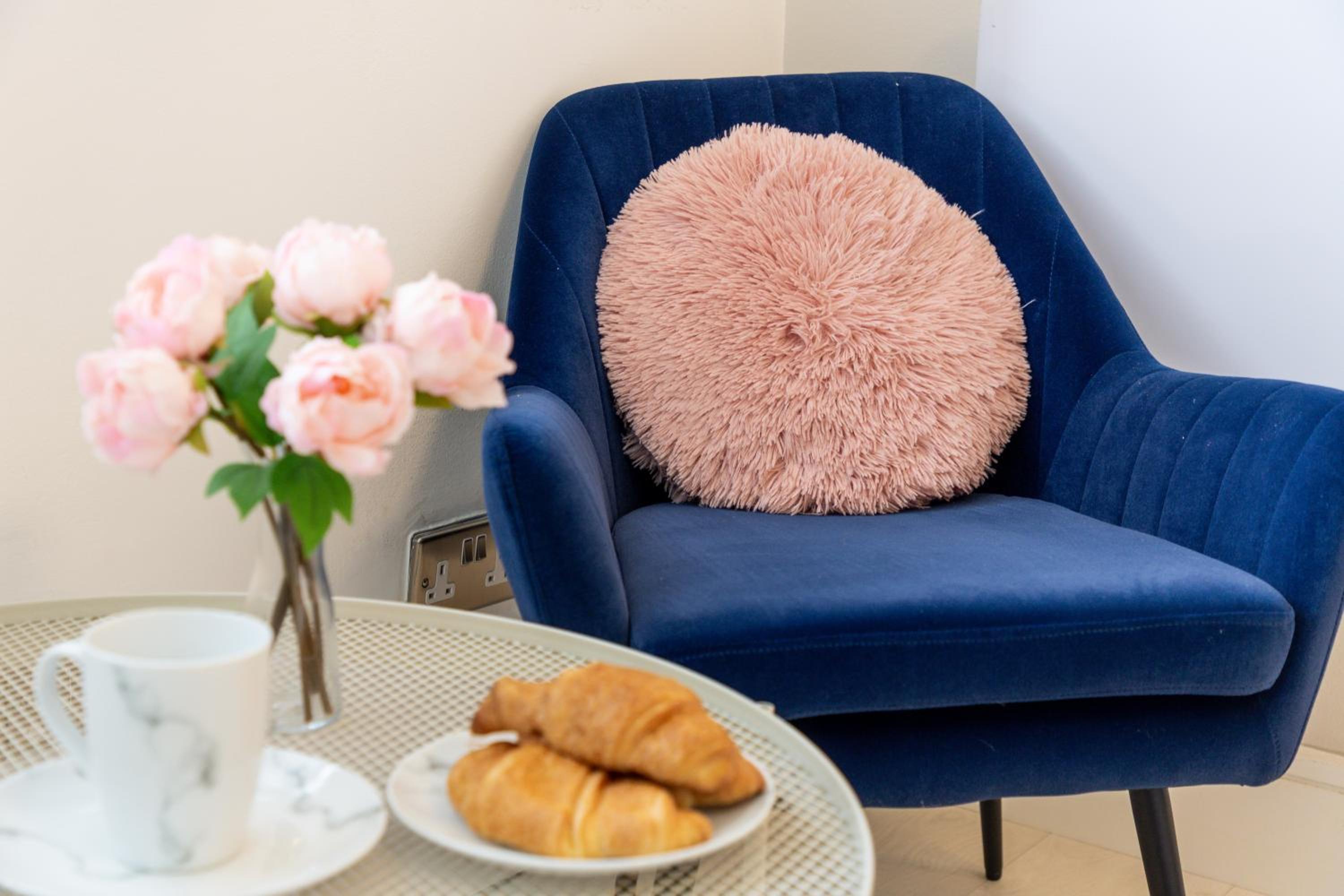 Modern apartment close to central London (zone 2)
