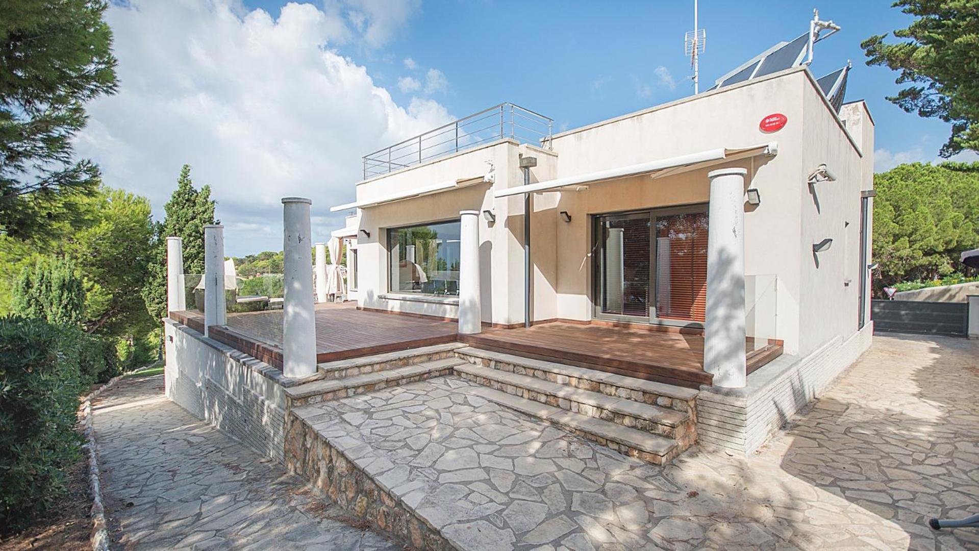 TarracoHomes, TH52 Villa Lighthouse con Piscina Privada, Terraza, y Vistas al Mar