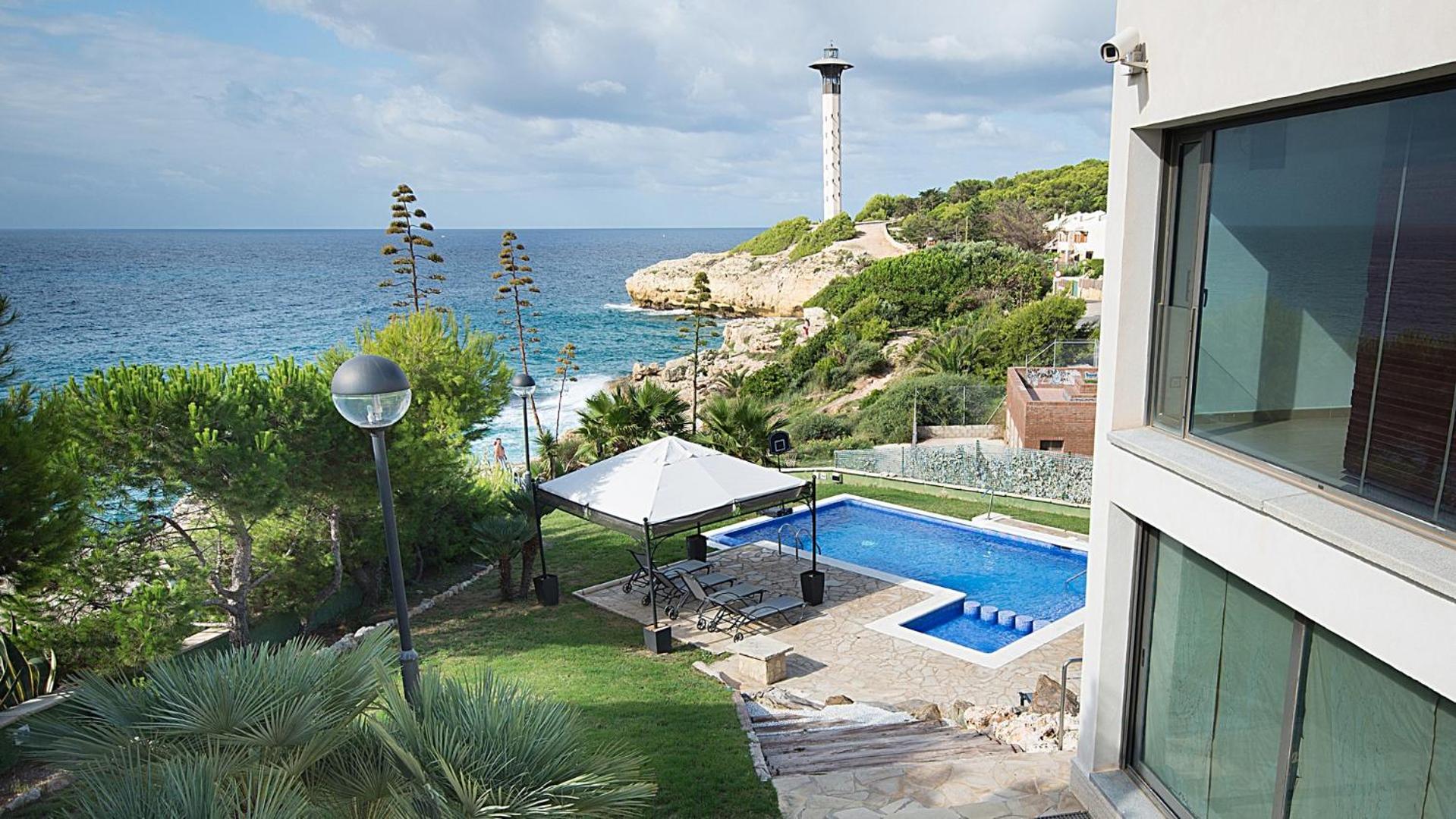 TarracoHomes, TH52 Villa Lighthouse con Piscina Privada, Terraza, y Vistas al Mar