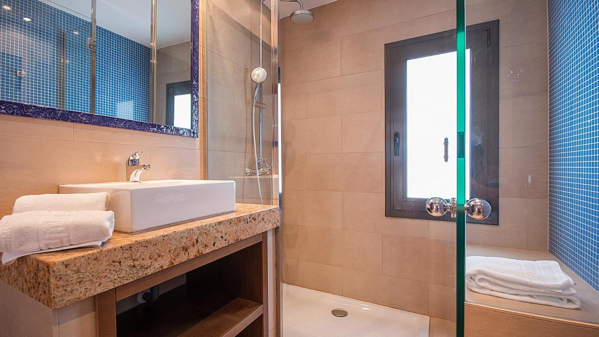 TarracoHomes, TH52 Villa Lighthouse con Piscina Privada, Terraza, y Vistas al Mar