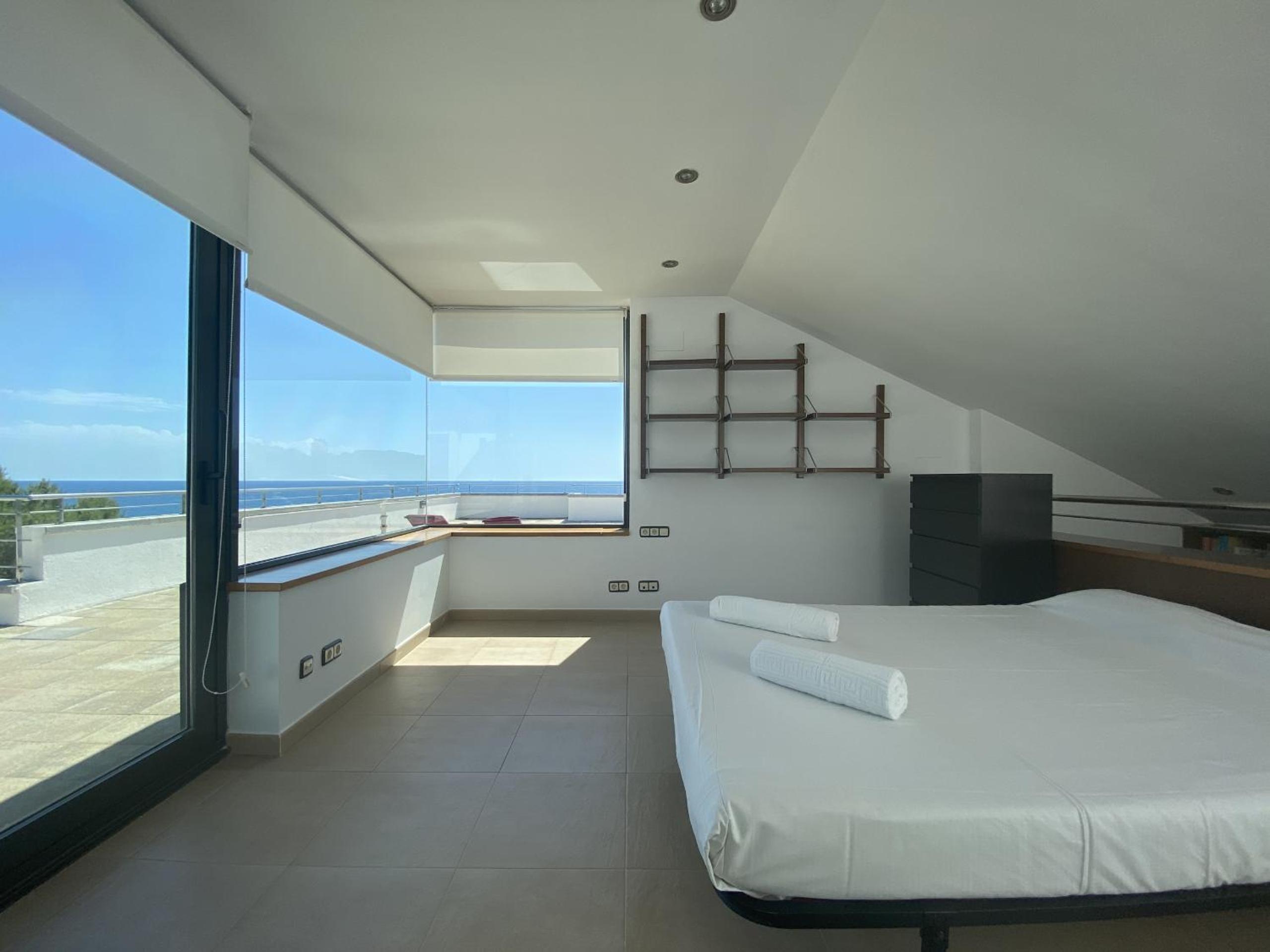 TarracoHomes, TH52 Villa Lighthouse con Piscina Privada, Terraza, y Vistas al Mar
