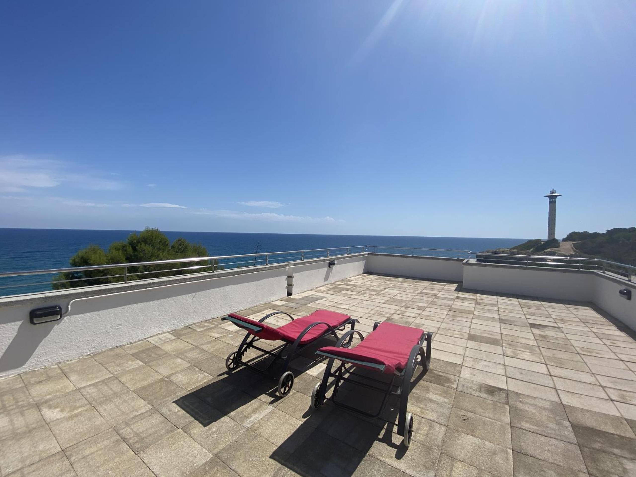 TarracoHomes, TH52 Villa Lighthouse con Piscina Privada, Terraza, y Vistas al Mar