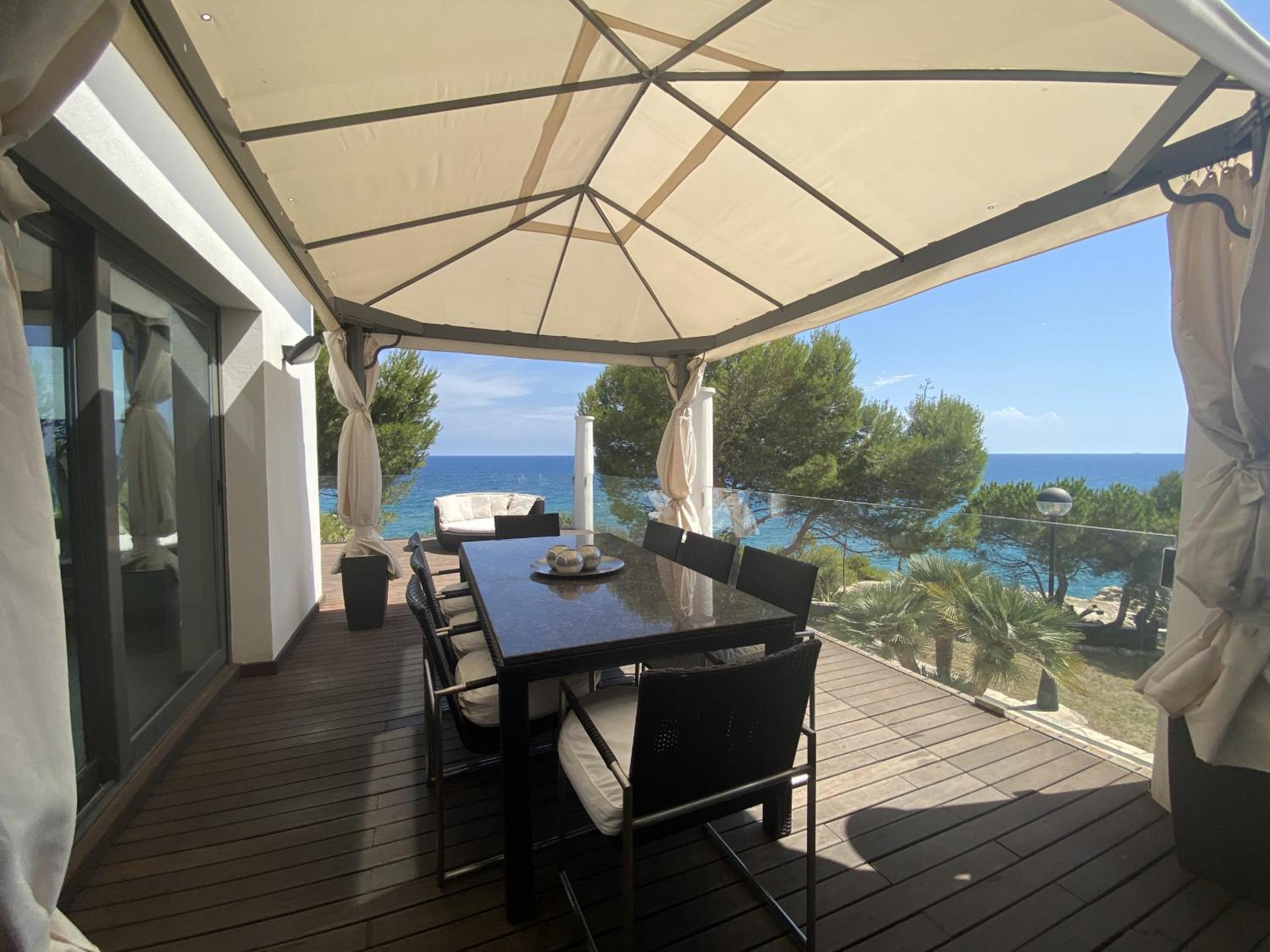 TarracoHomes, TH52 Villa Lighthouse con Piscina Privada, Terraza, y Vistas al Mar