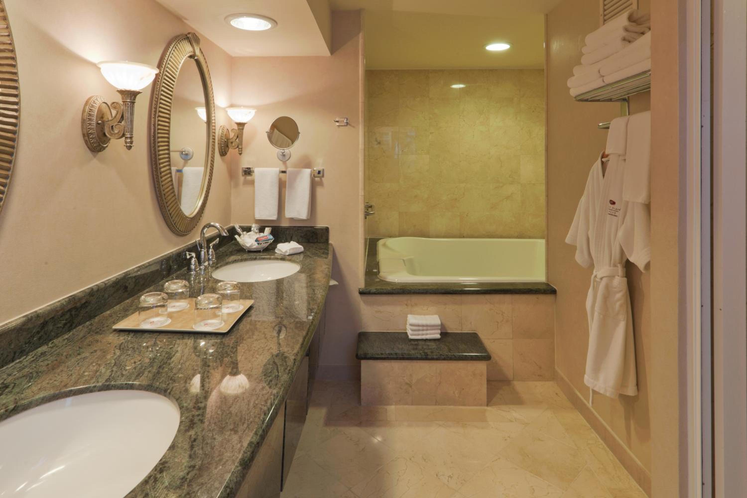 Torreon Vacations - Crowne Plaza Torreon, an IHG Hotel - Property Image 3