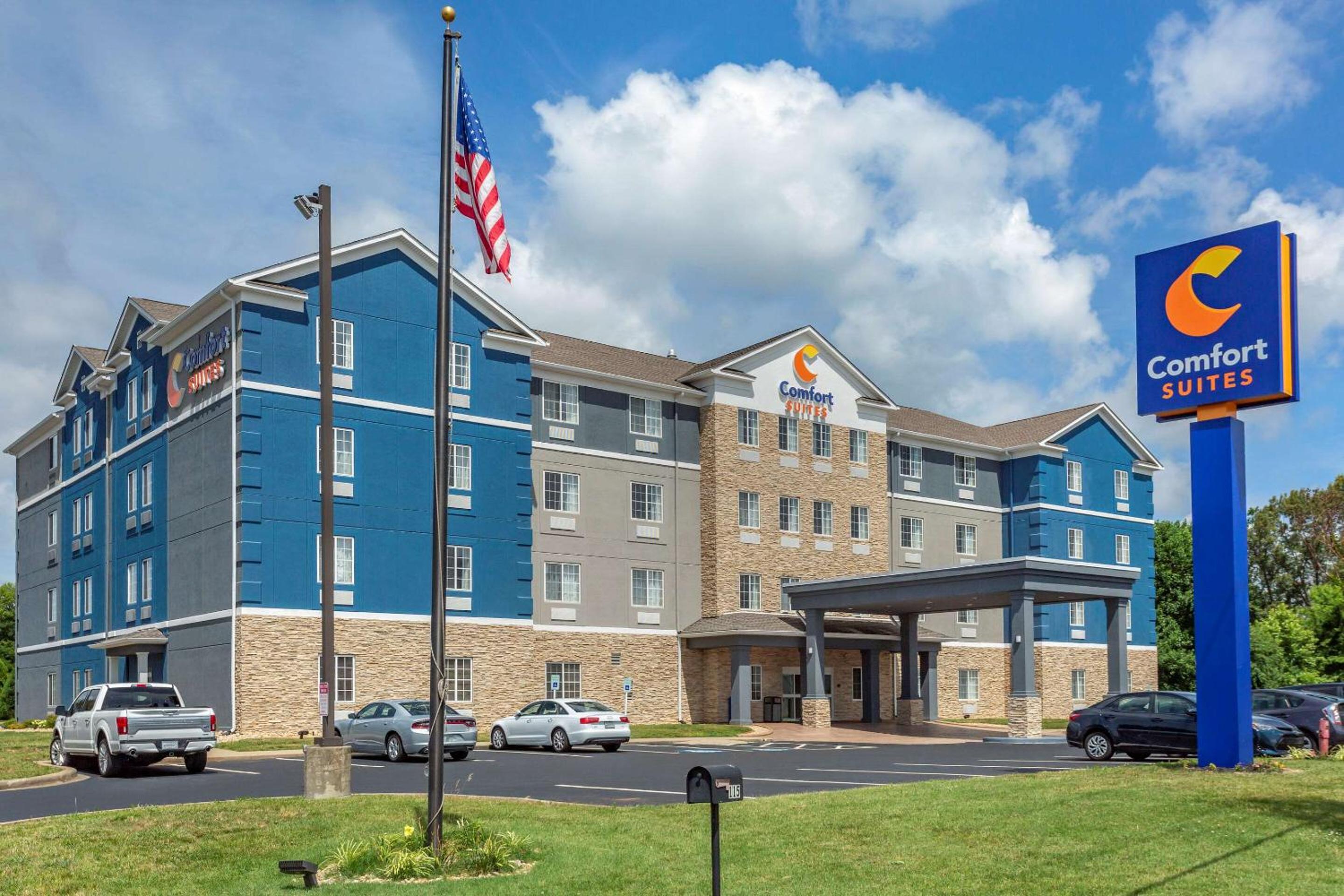 Comfort Suites Clarksville near Governors Square Mall