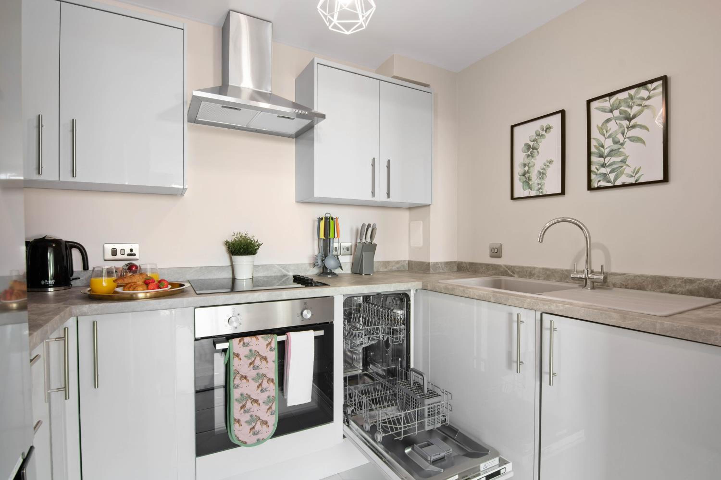 Spacious & Cosy, Netflix, Parking, Colindale Station view 3