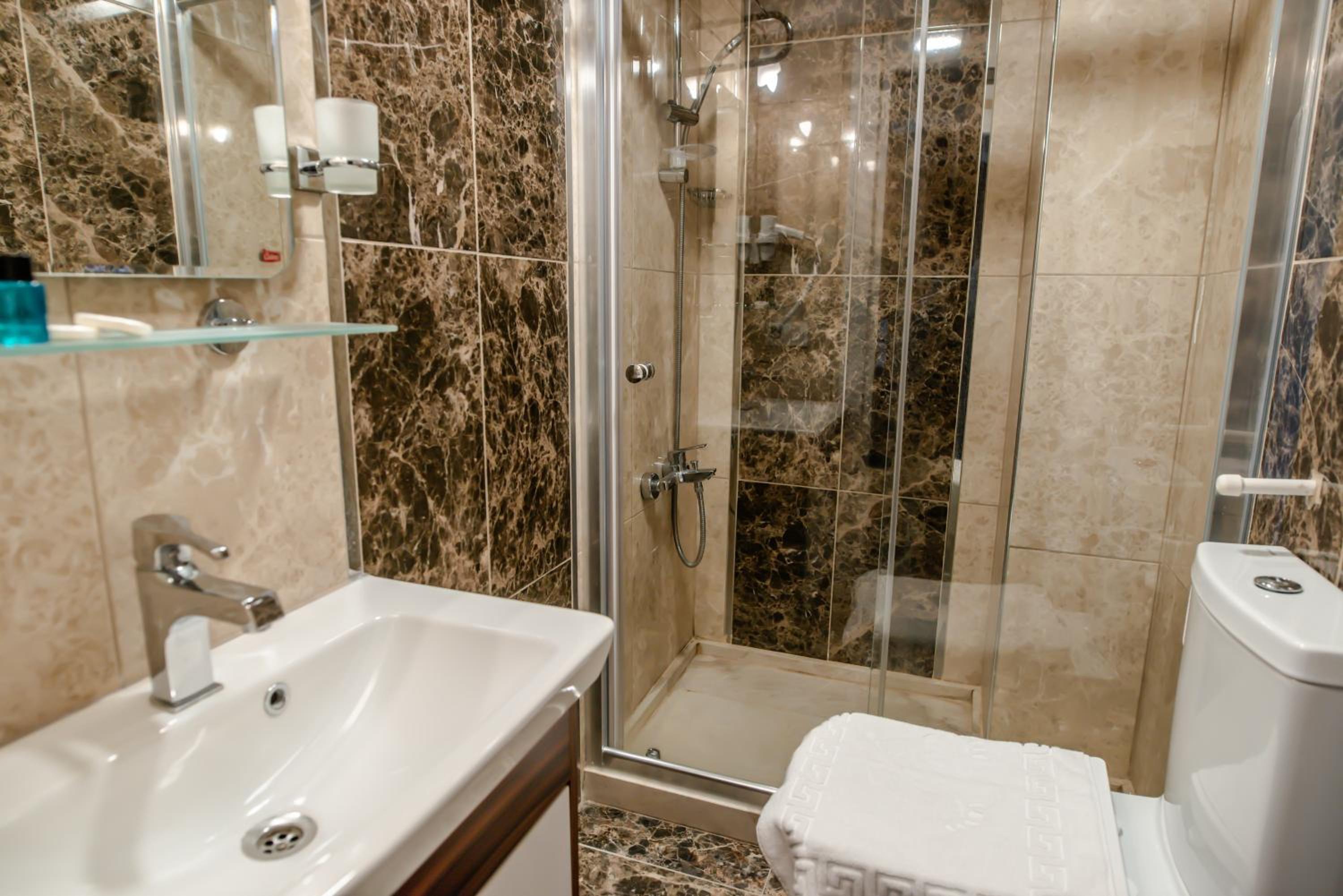The Camelot Otel - Image 19