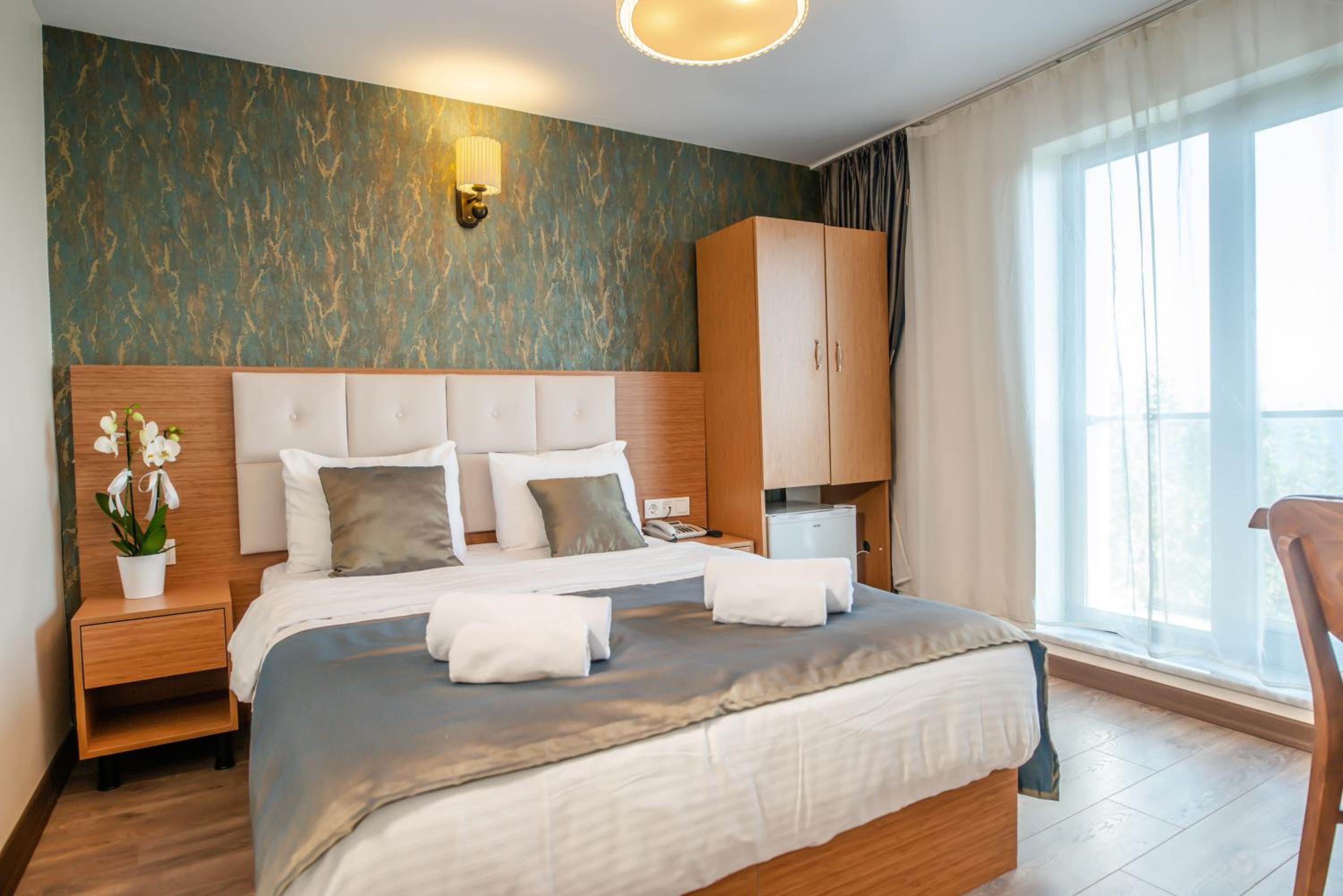 The Camelot Otel - Image 30