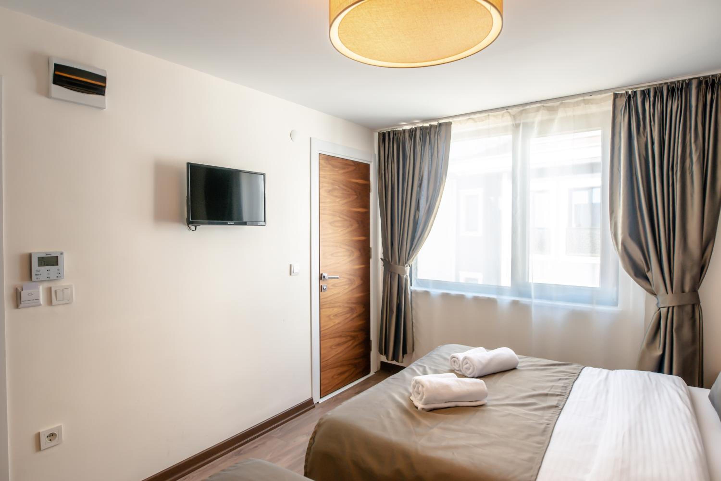 The Camelot Otel - Image 21