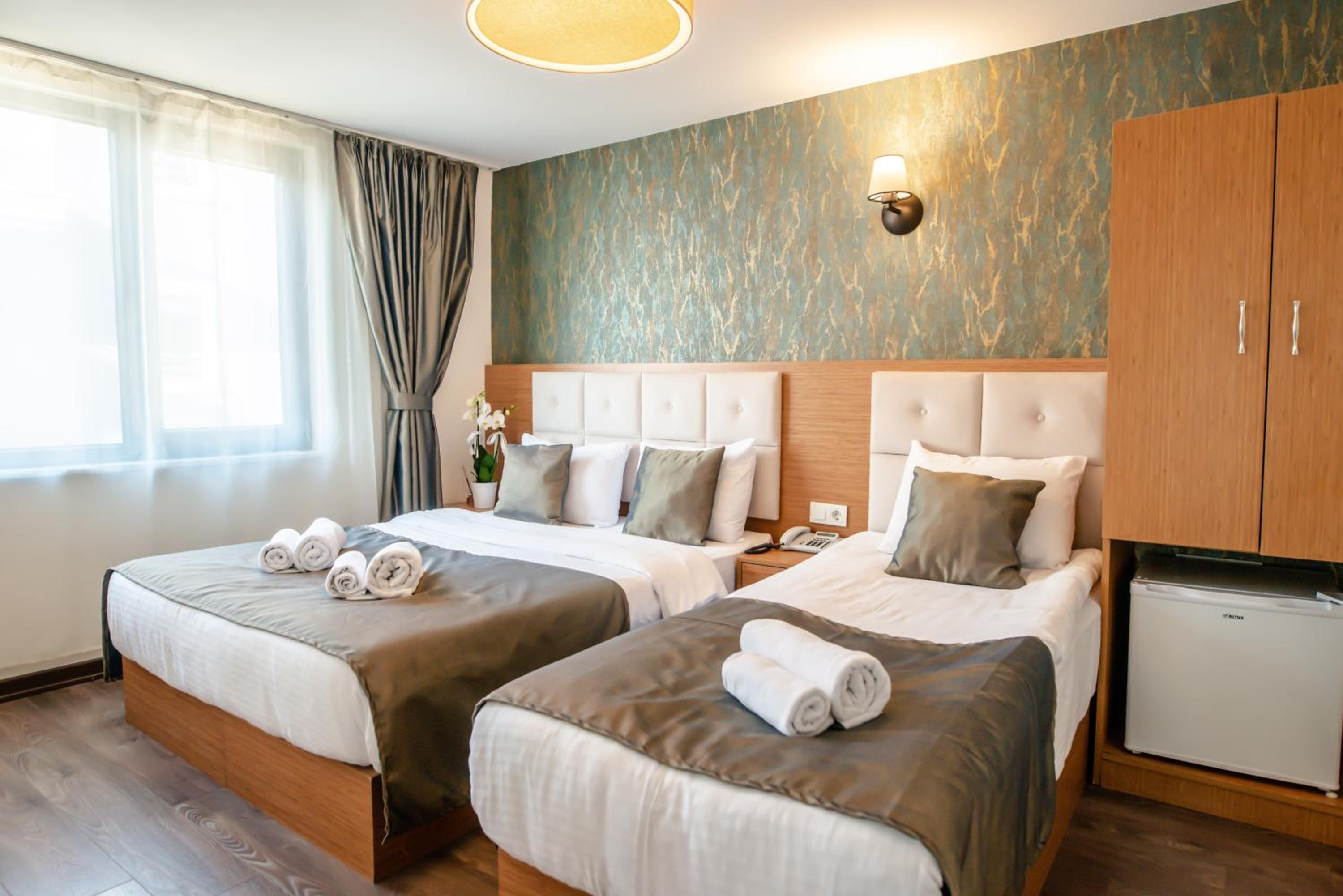 The Camelot Otel - Image 11