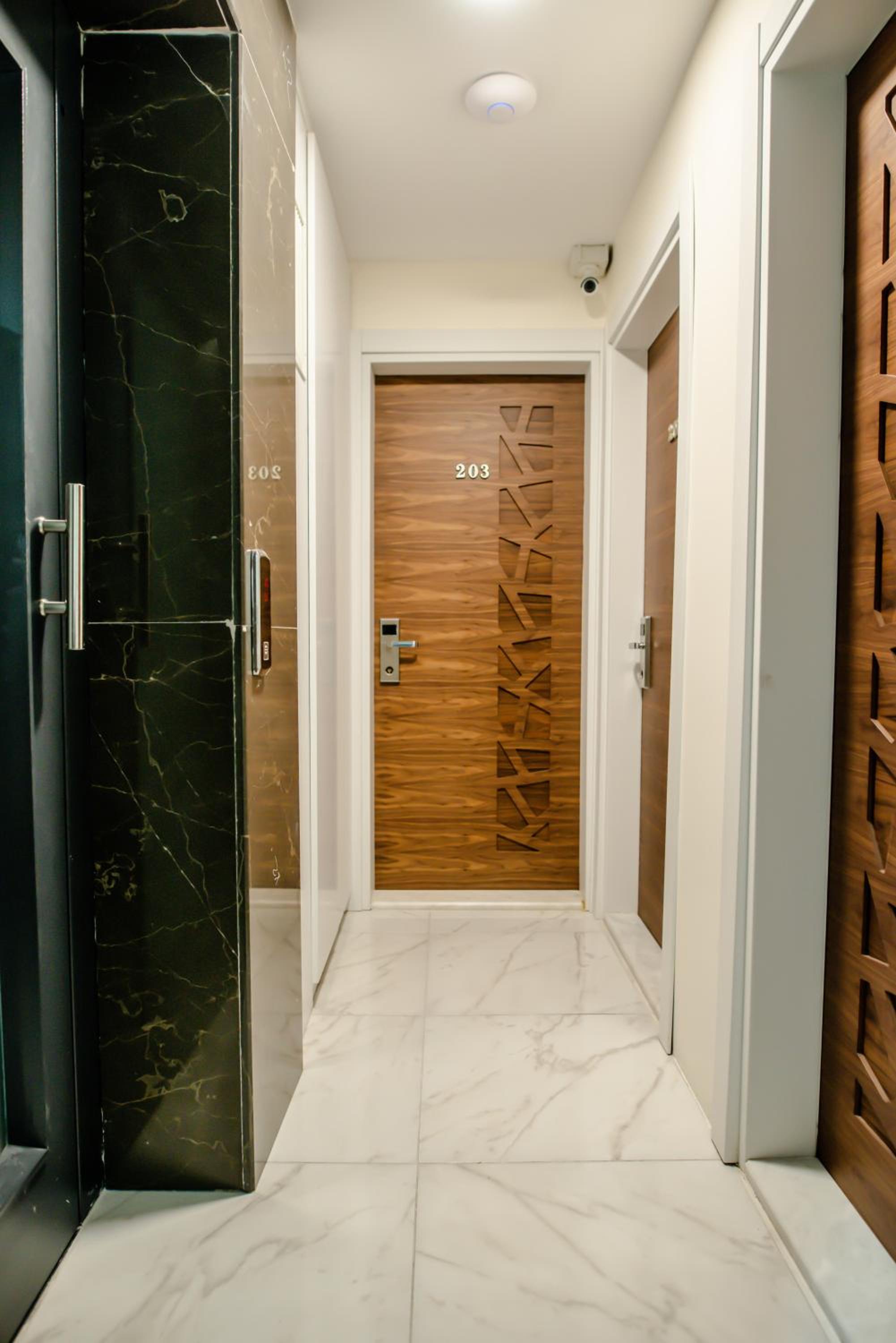 The Camelot Otel - Image 7