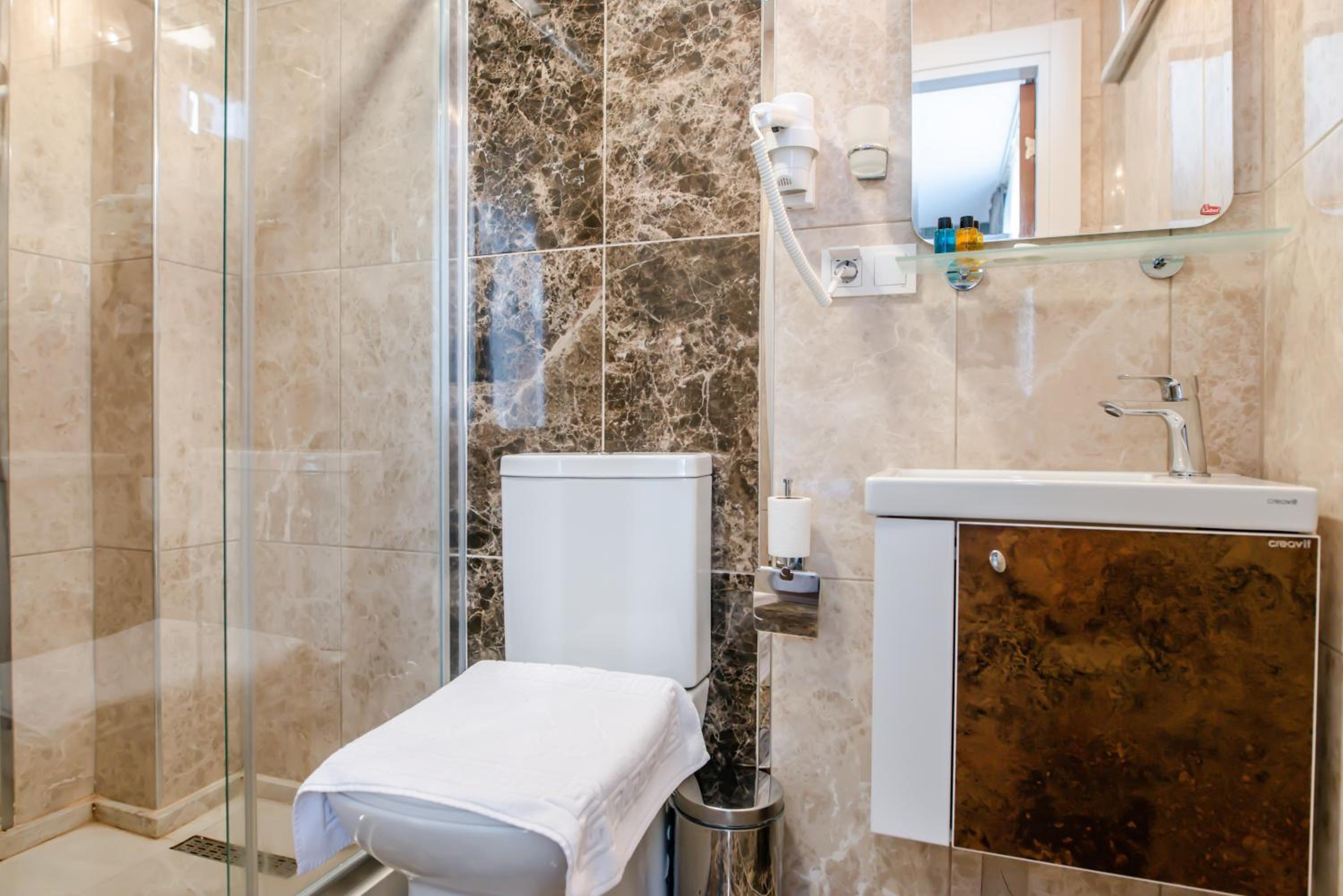 The Camelot Otel - Image 20