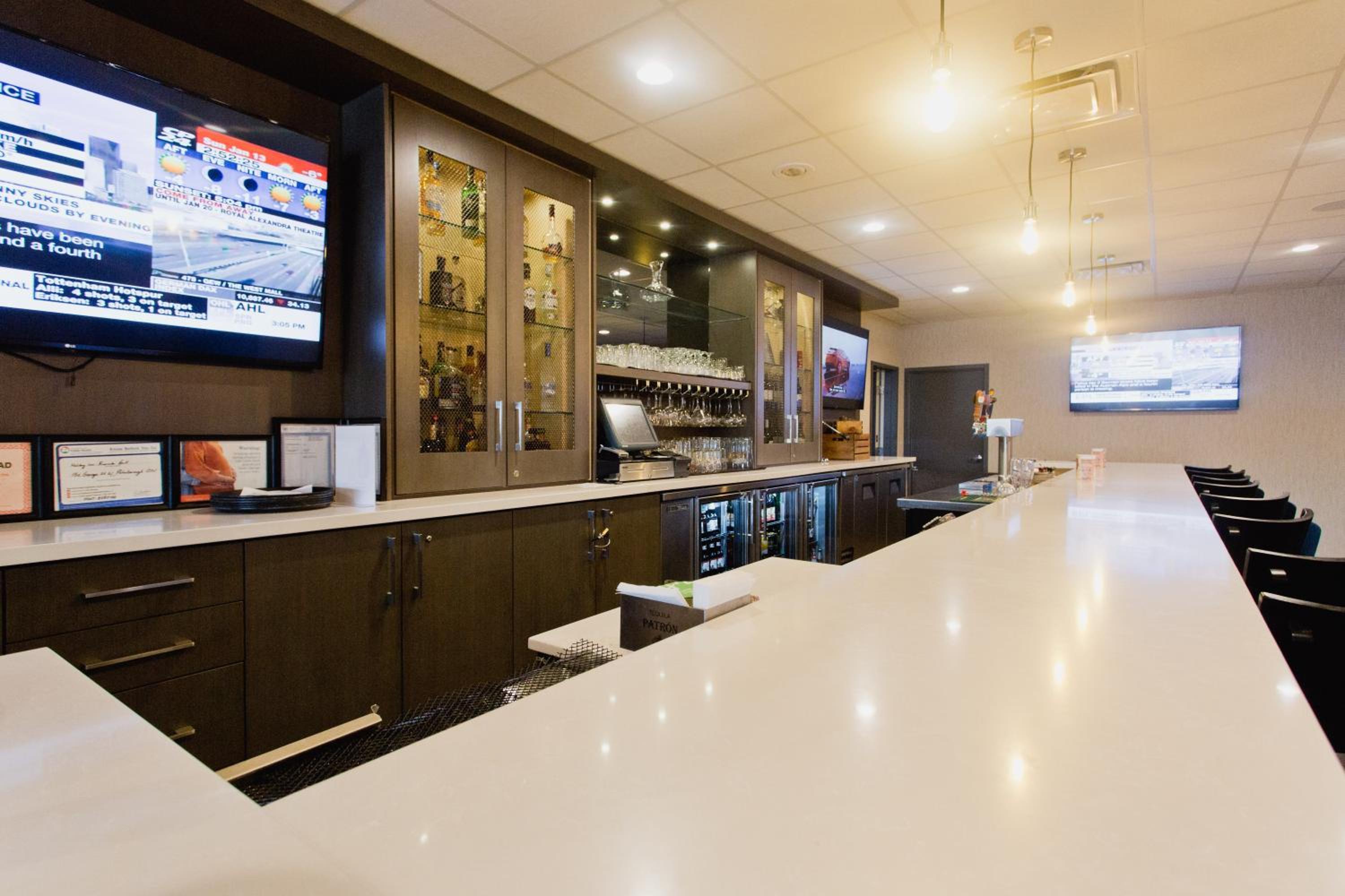 Peterborough Vacations - Holiday Inn Hotel Peterborough Waterfront, an IHG Hotel - Property Image 5