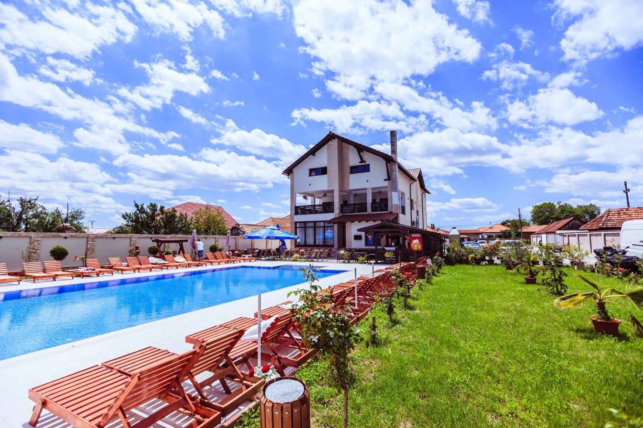 Pensiunea Luminita view 2