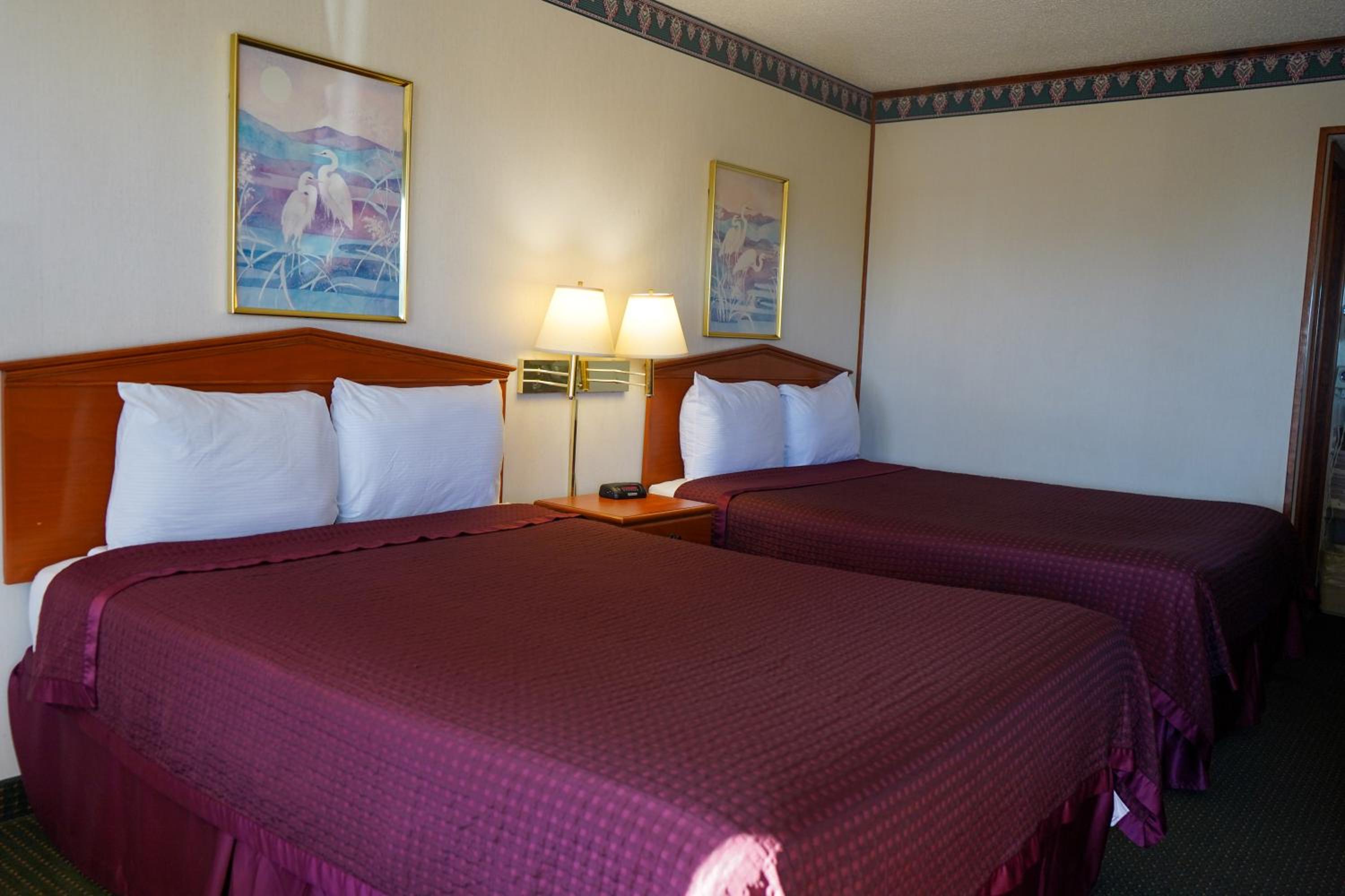 Clarksville Vacations - Sunset Inn Clarksville - Property Image 1