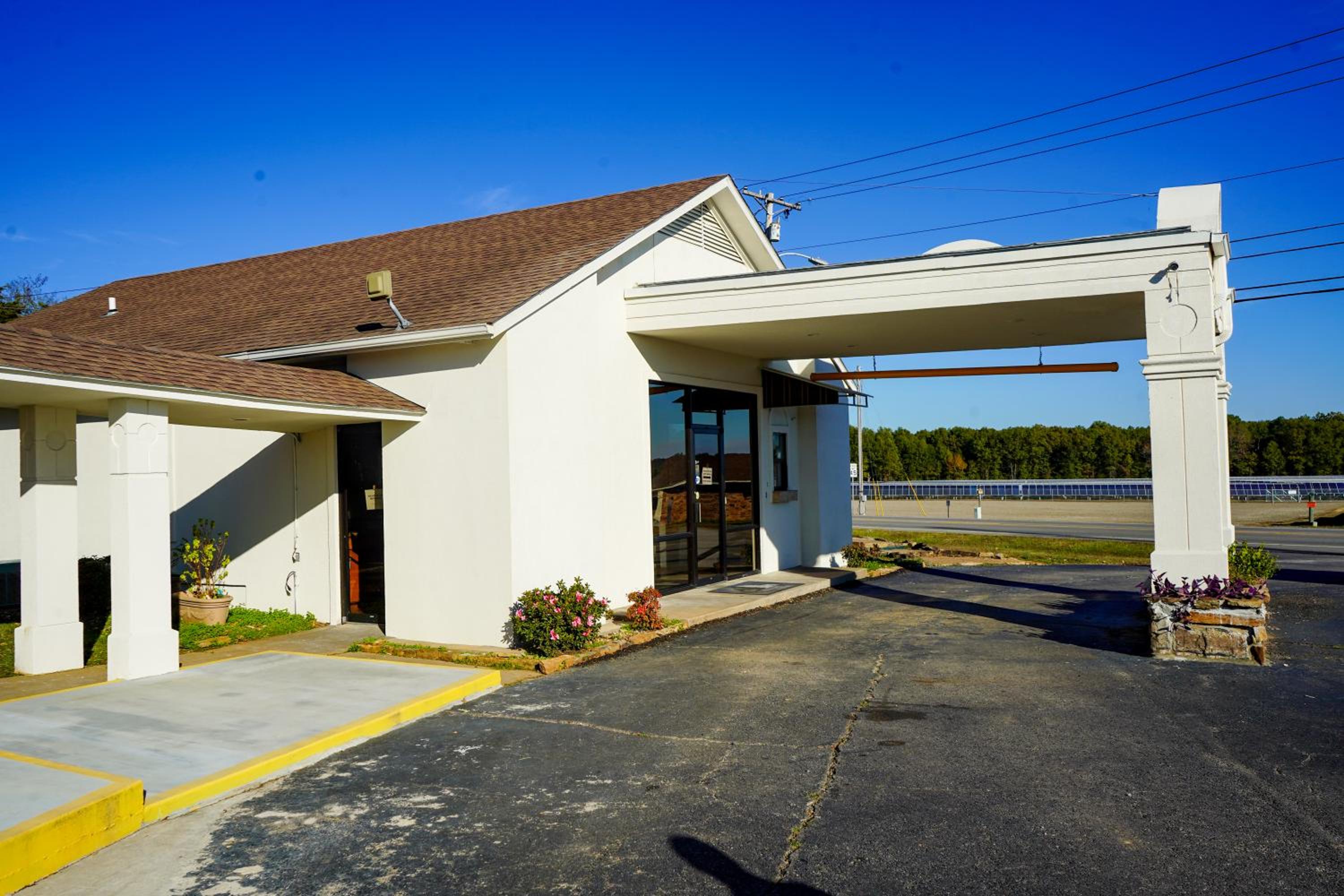 Clarksville Vacations - Sunset Inn Clarksville - Property Image 2