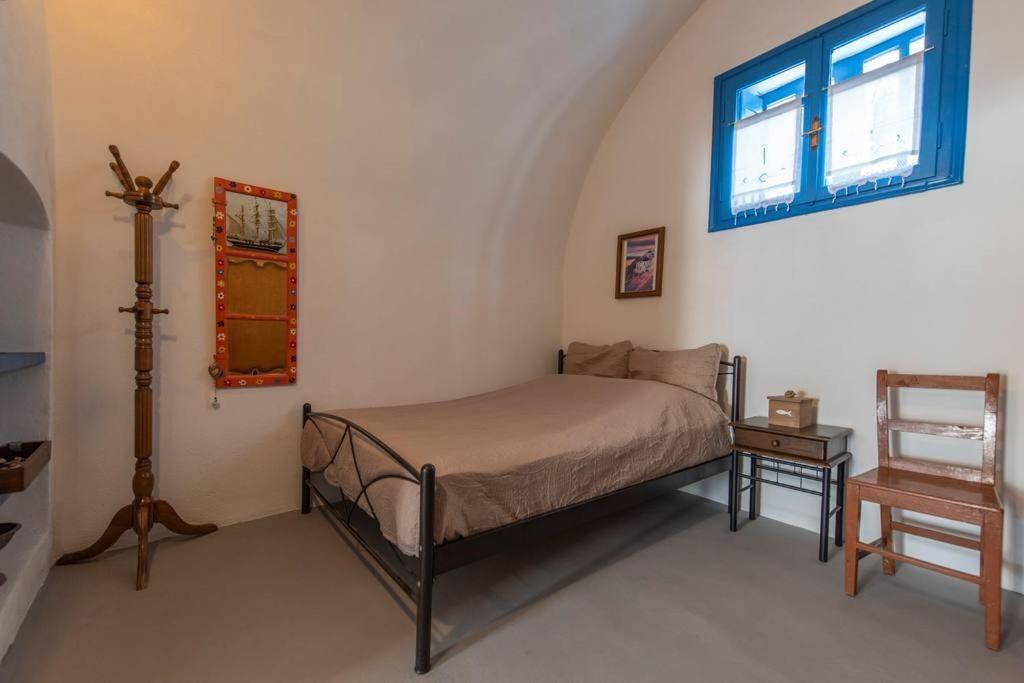 easy going santorini house view 3
