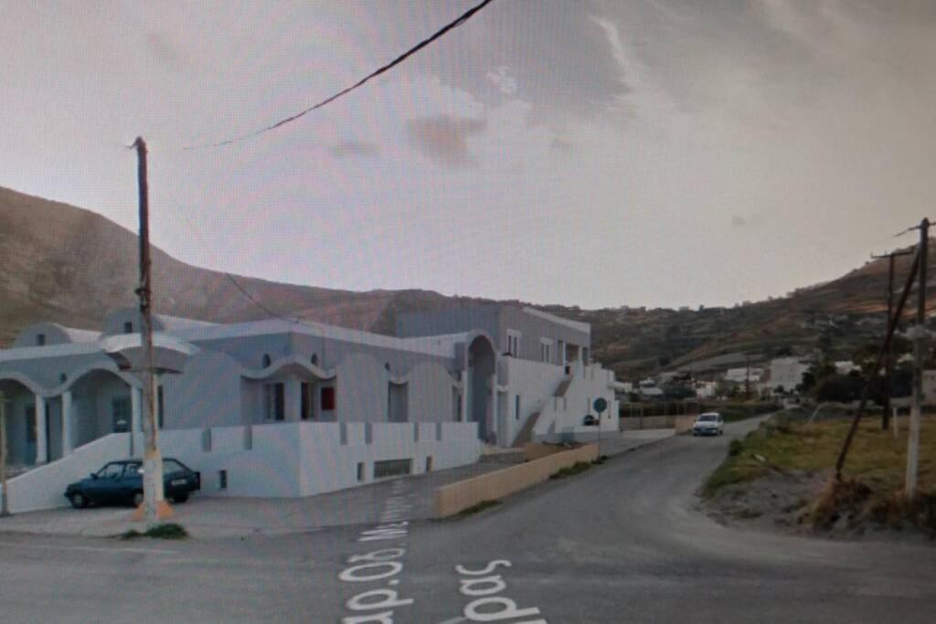 easy going santorini house view 4