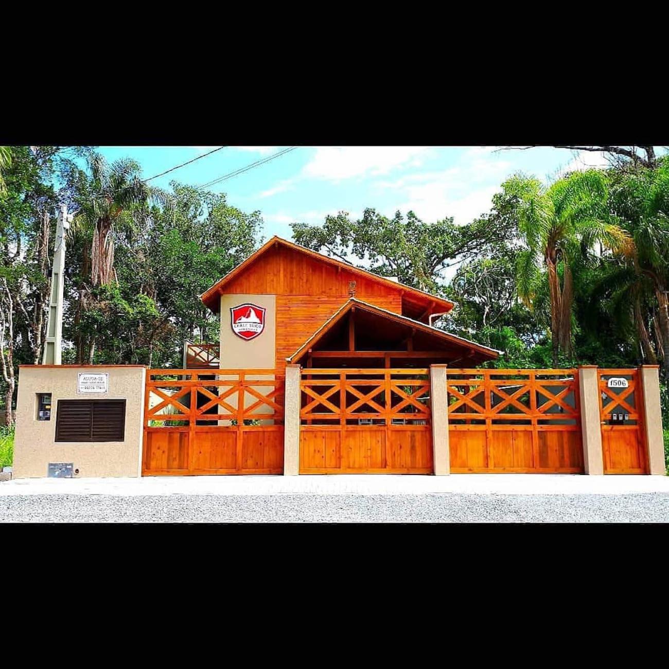 Hotel Pousada Chalé Suiço Bombinhas - Image 1