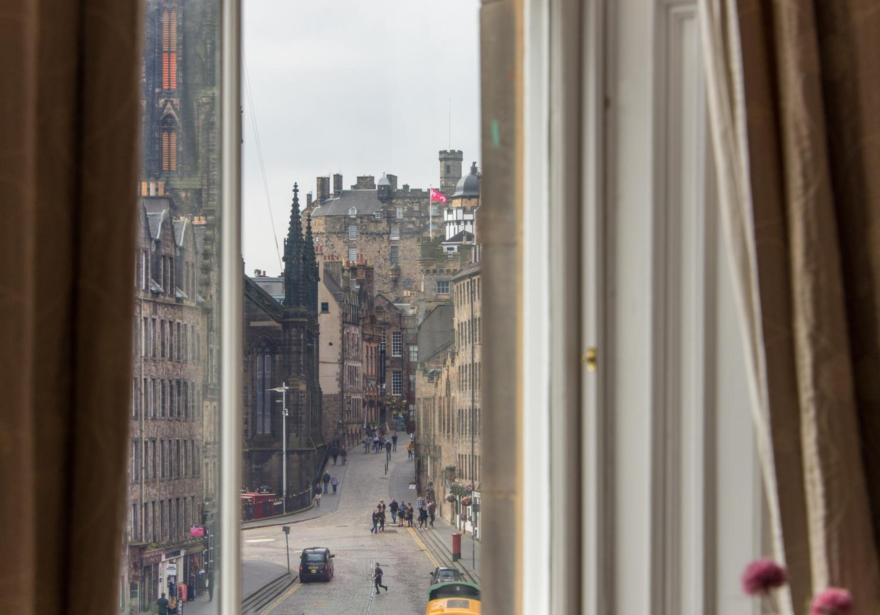 St Giles Royal Mile view 4