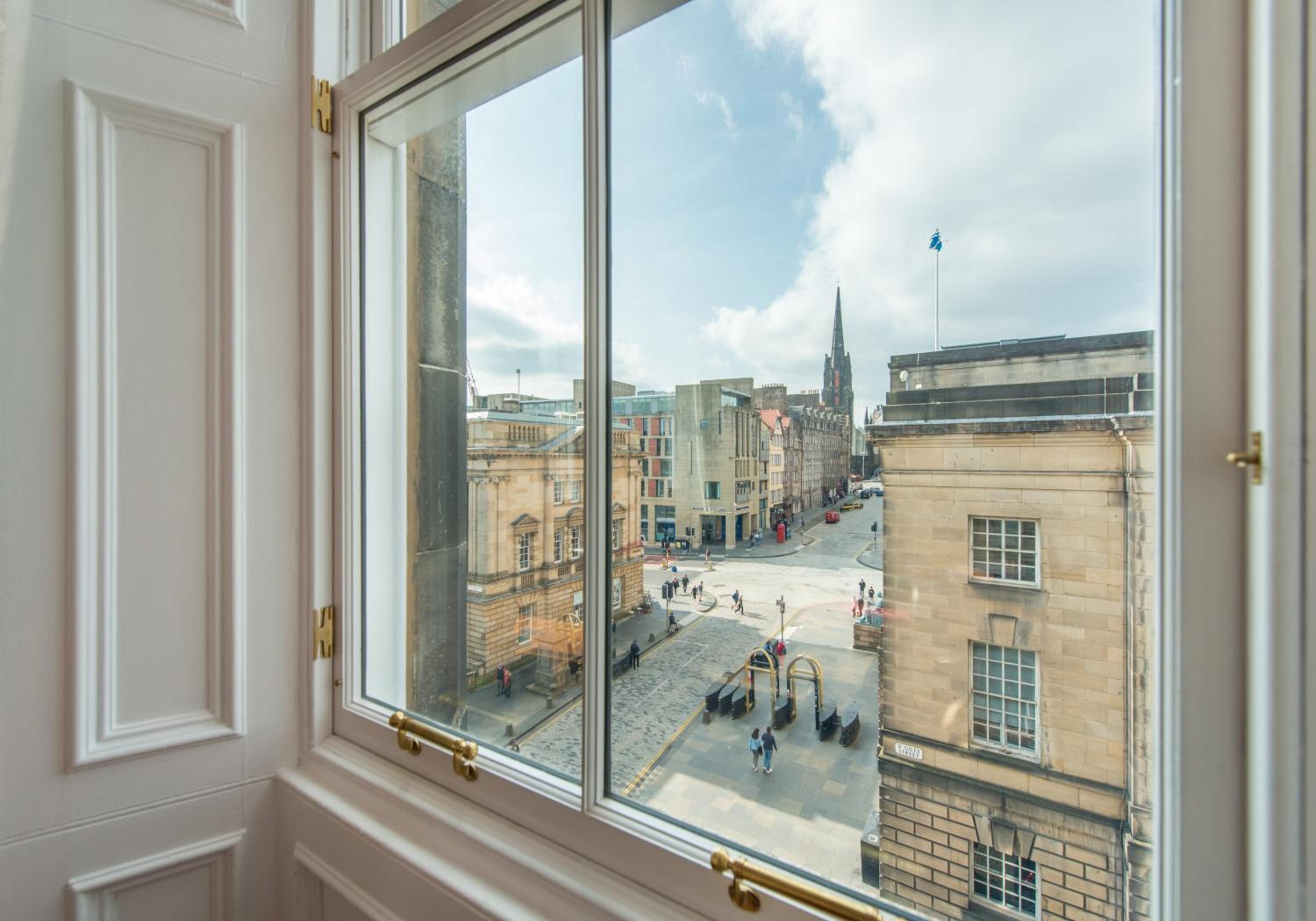 St Giles Royal Mile view 5