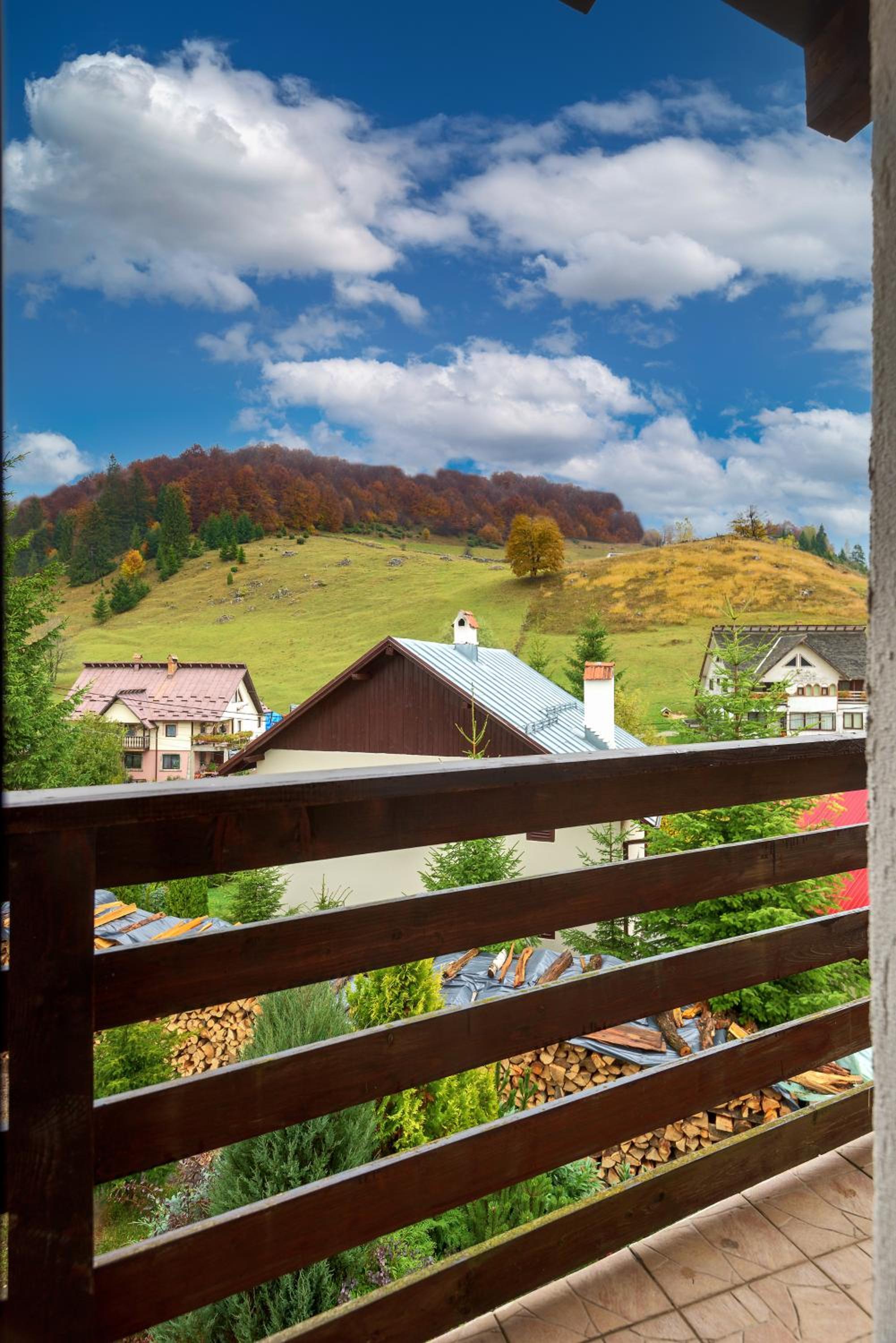 Casa Muntelui view 3