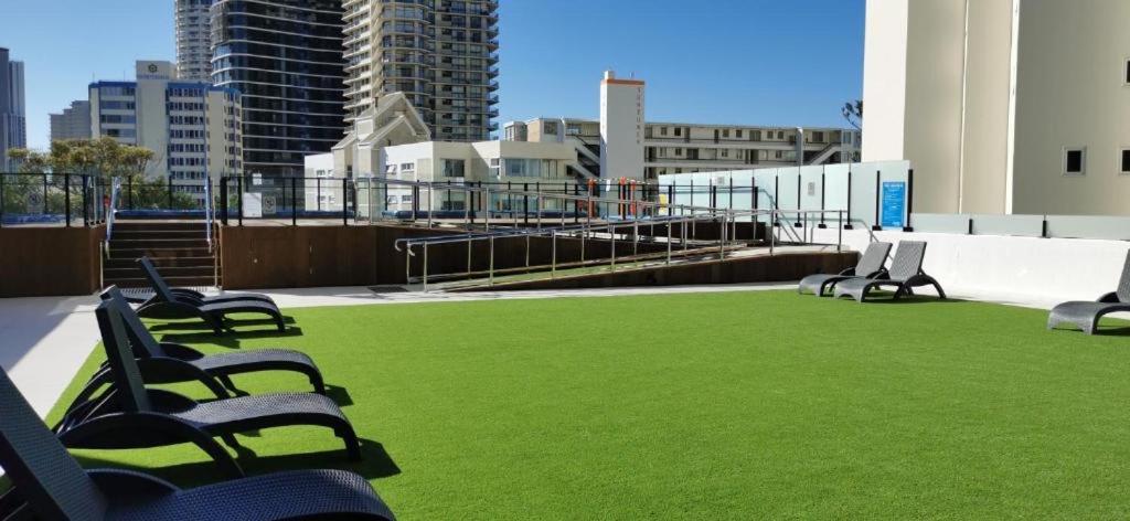High Floor Ocean View at Surfers Paradise - Hotel Studio