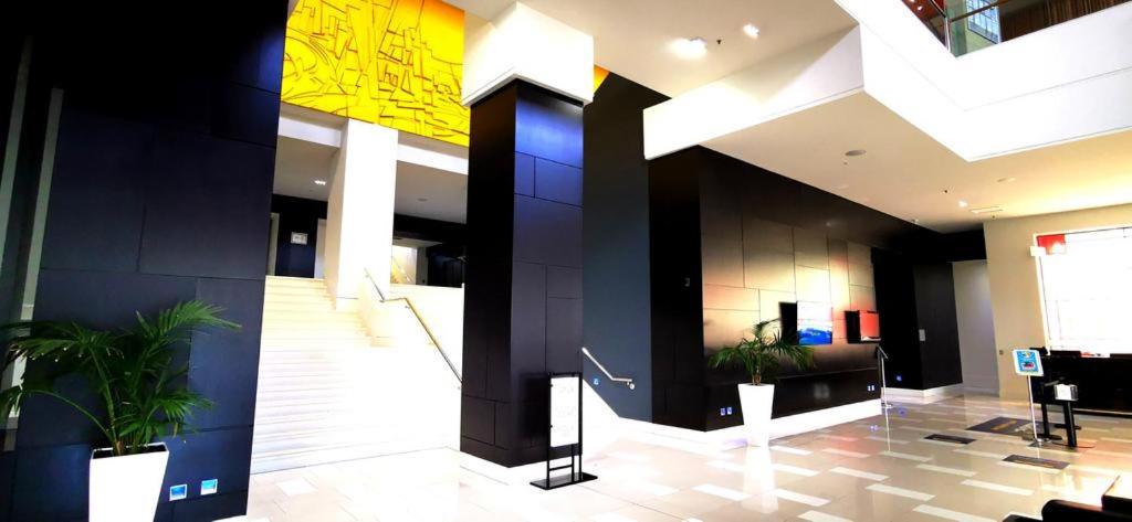 High Floor Ocean View at Surfers Paradise - Hotel Studio