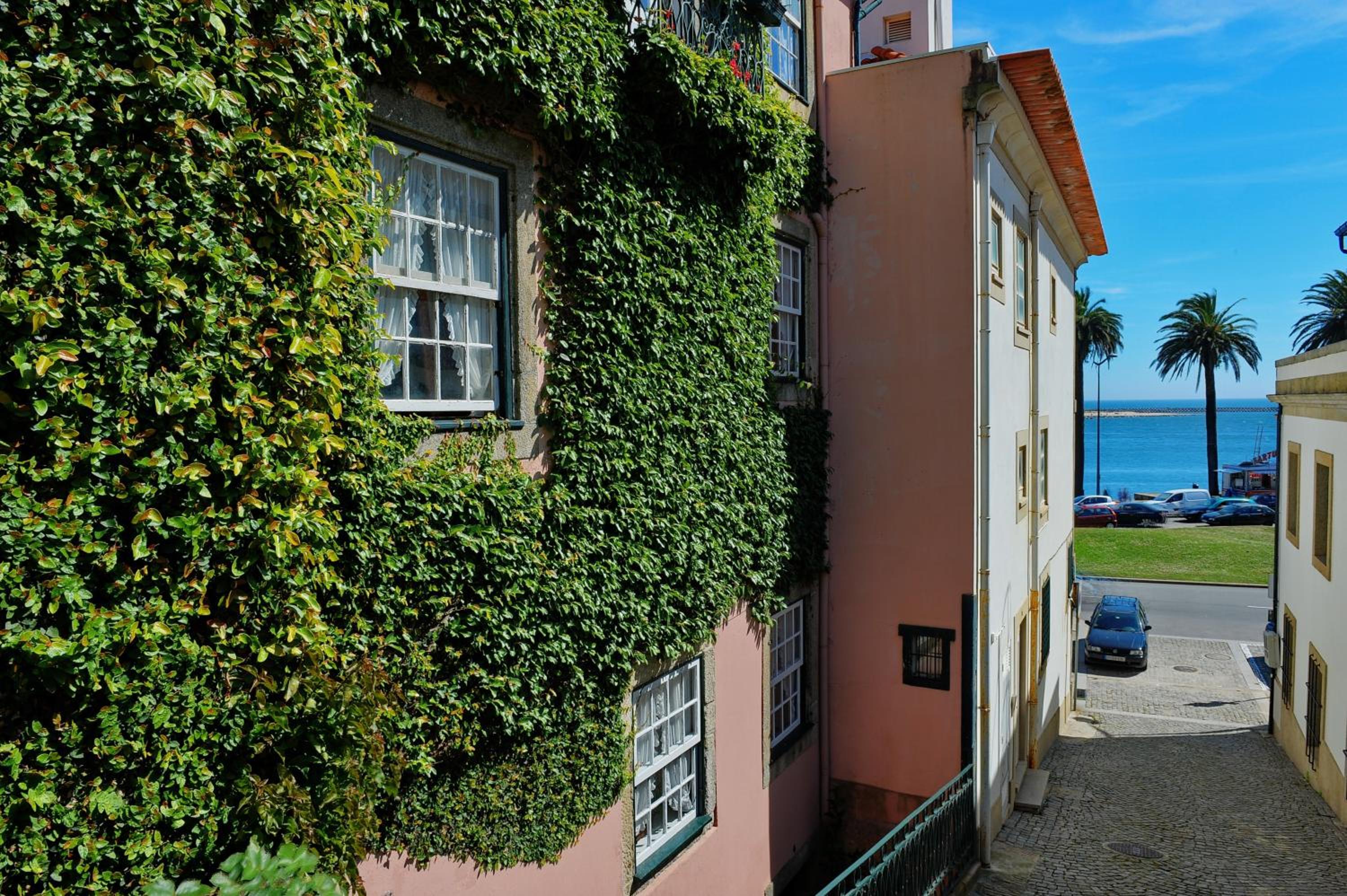 Old Mansion located by the Douro river view 2