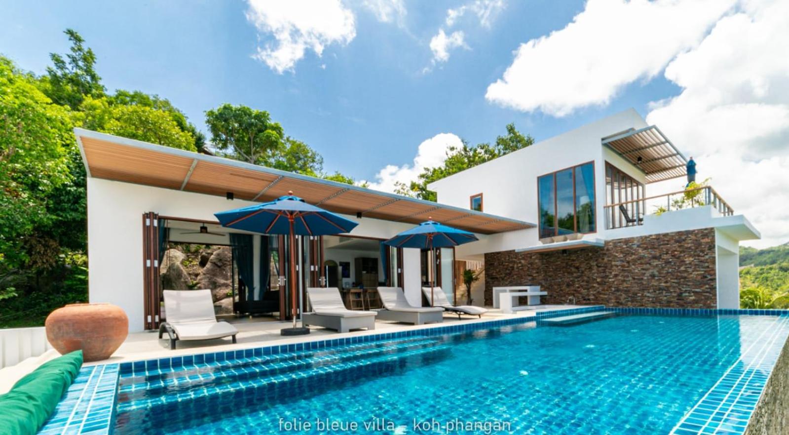 Folie Bleue Villa view 4