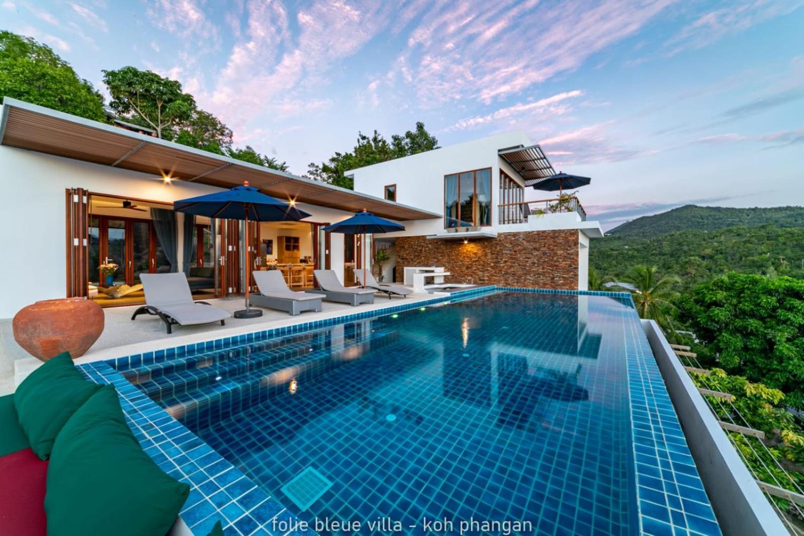Folie Bleue Villa view 3
