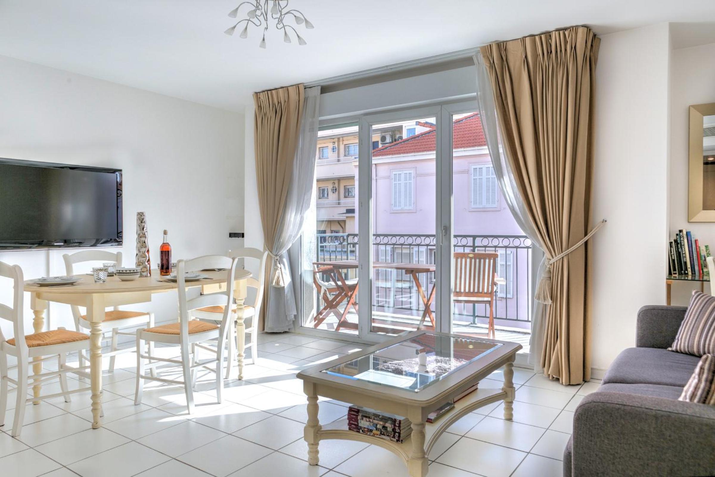IMMOGROOM - 3min from beach - AC - 10min from Palais - Wifi photo 1