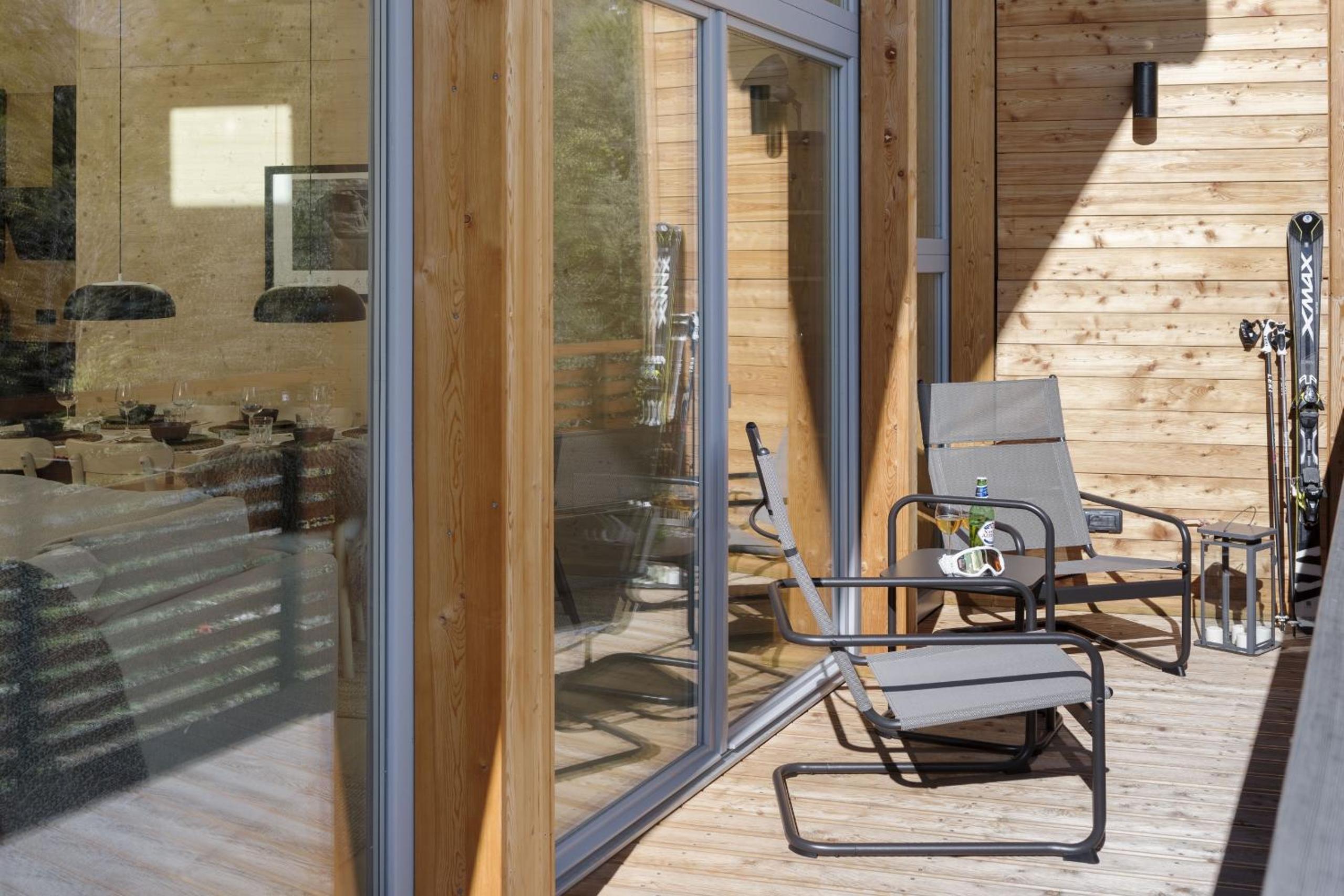 HelloChalet - Chalet Northern Lights - Family Ski Chalet with garden walking distance lift view 2