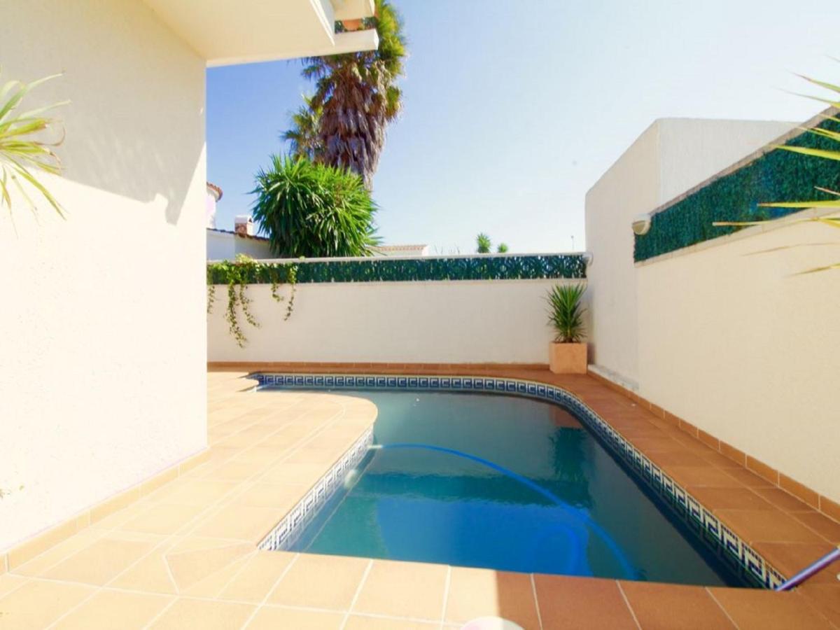 3 bedrooms villa with private pool and enclosed garden at Empuriabrava photo 5