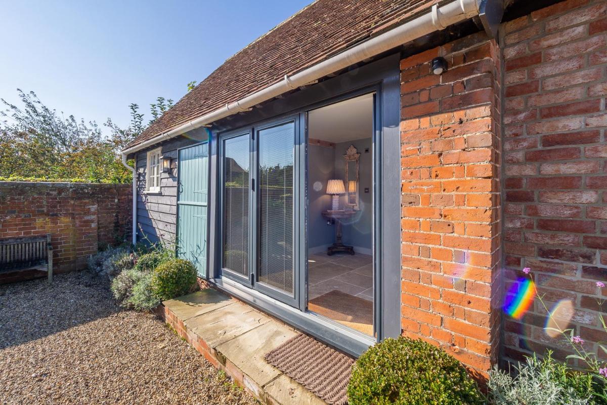 Romantic cottage in pretty village with great pubs - Stoke Cartlodge view 4