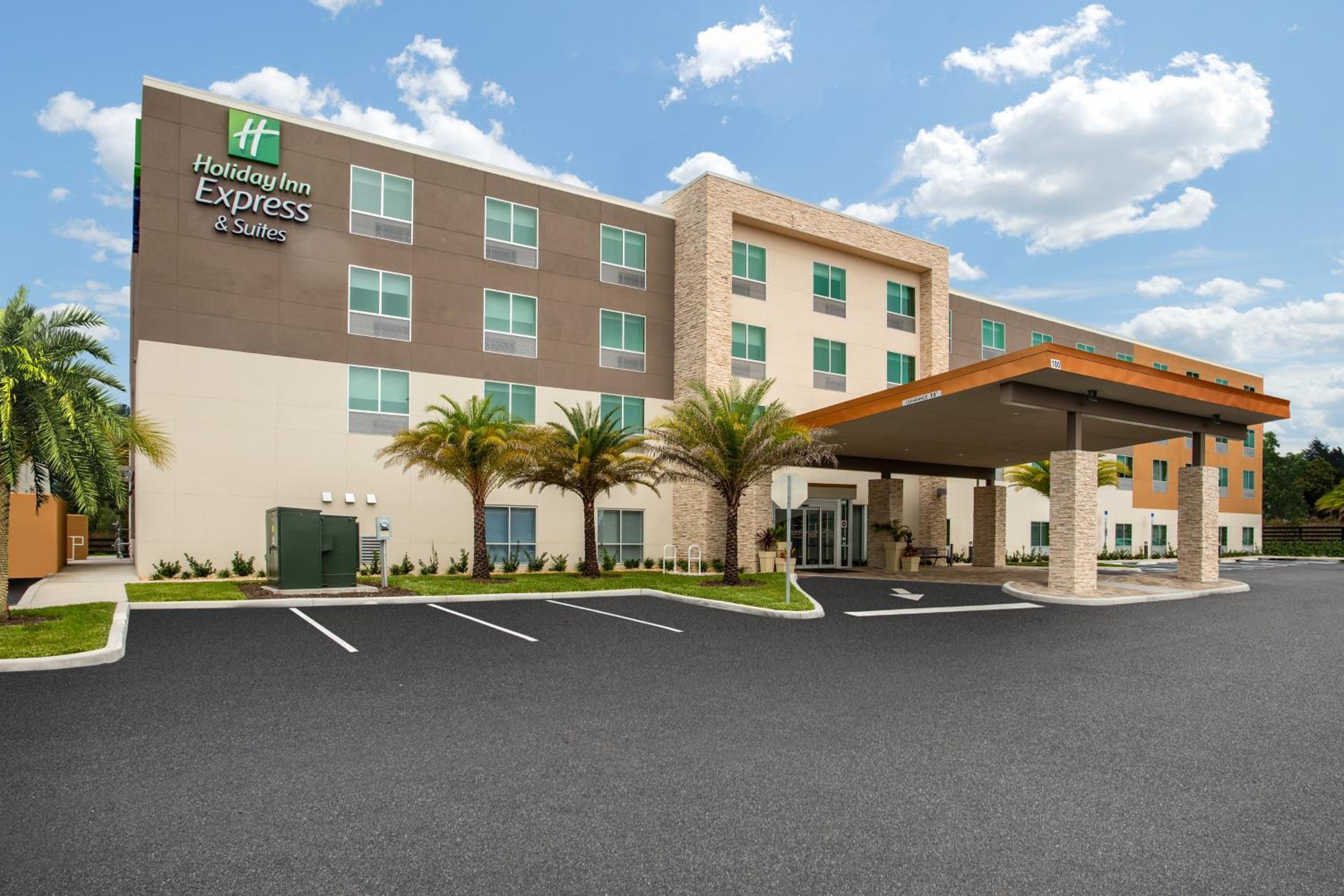 Hotel Holiday Inn Express & Suites - Deland South, an IHG Hotel - Image 1