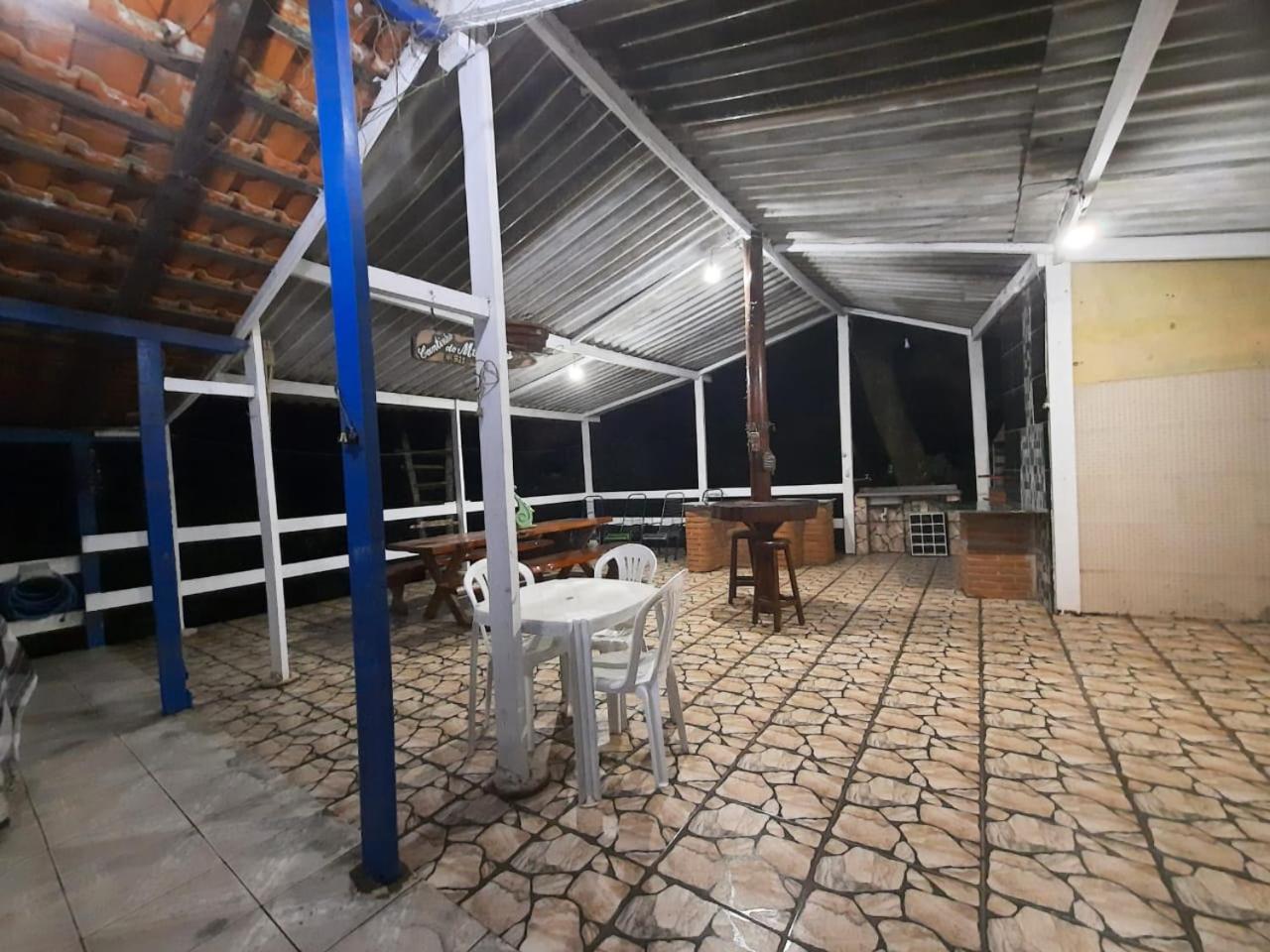 Hospedagem Chalé pousada Chácara Cantinho do Mozão