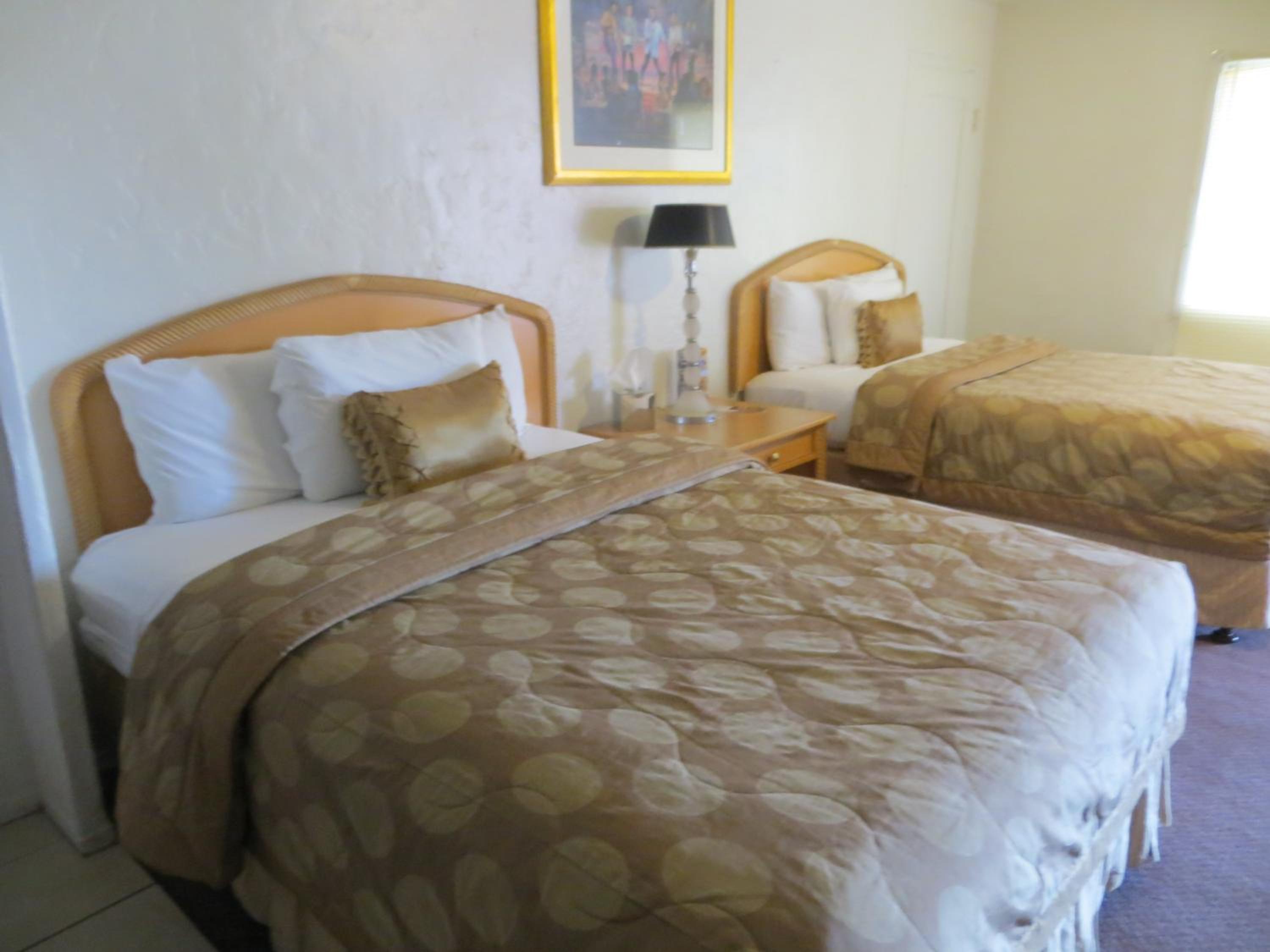 Kingman Vacations - El Trovatore Motel - Property Image 6