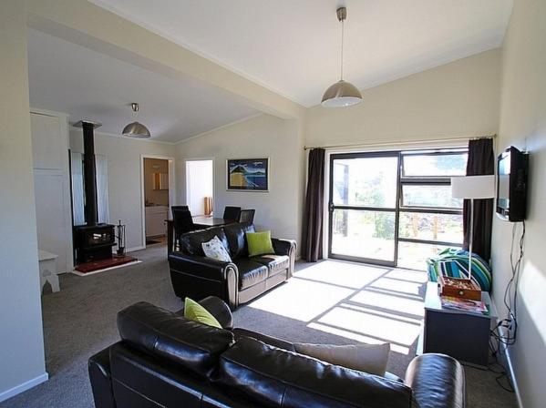 Ponderosa - Waitarere Beach Bach view 3