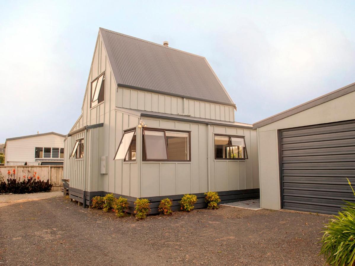 Beach Central - Whangamata Holiday Home view 2