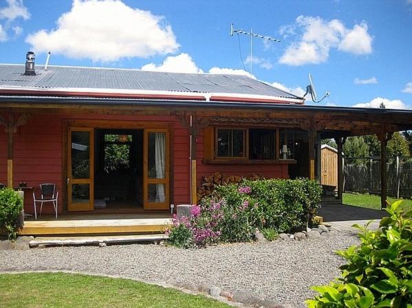 The Ski House on Miharo - Rangataua Holiday Home view 3