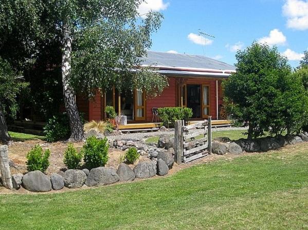The Ski House on Miharo - Rangataua Holiday Home view 4