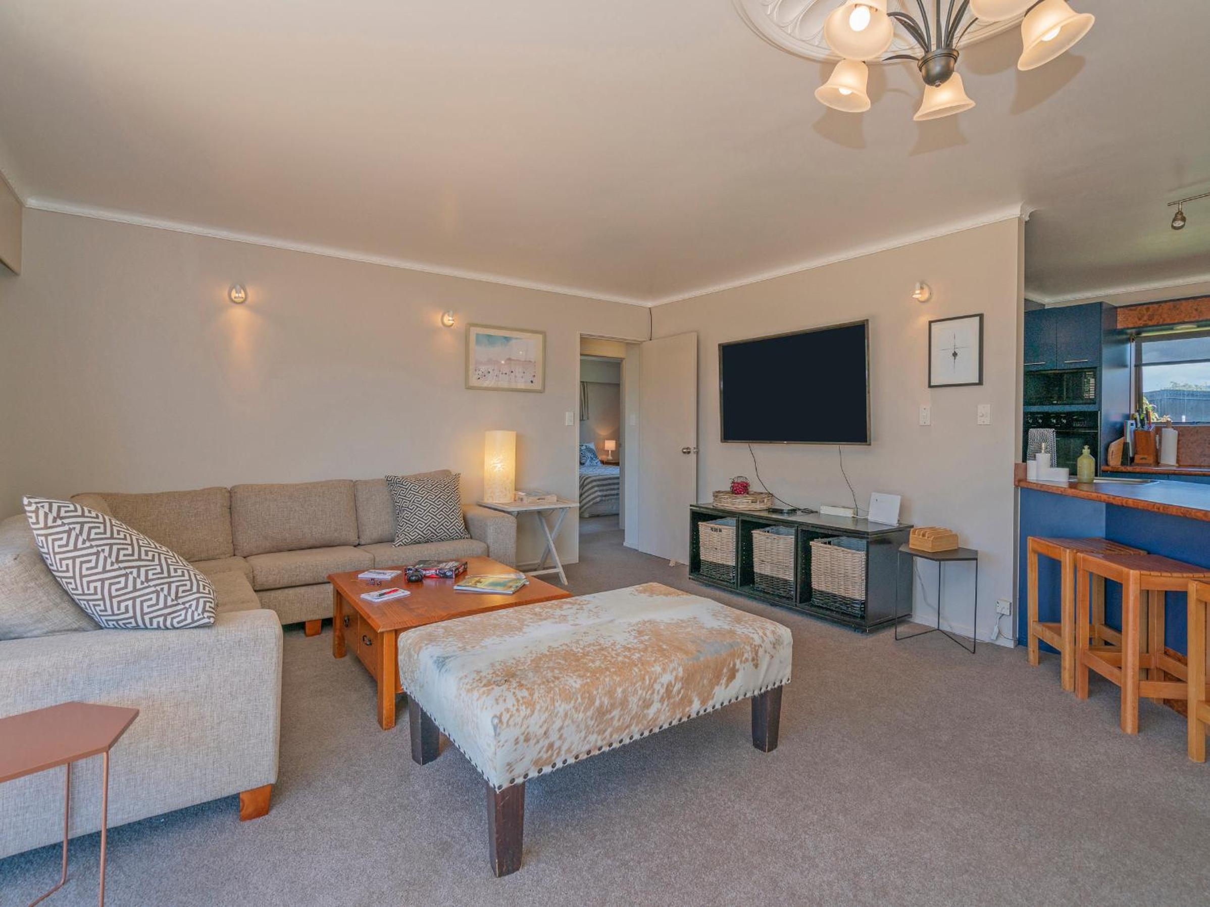 Bach on Boulevard - Pauanui Holiday Home view 4