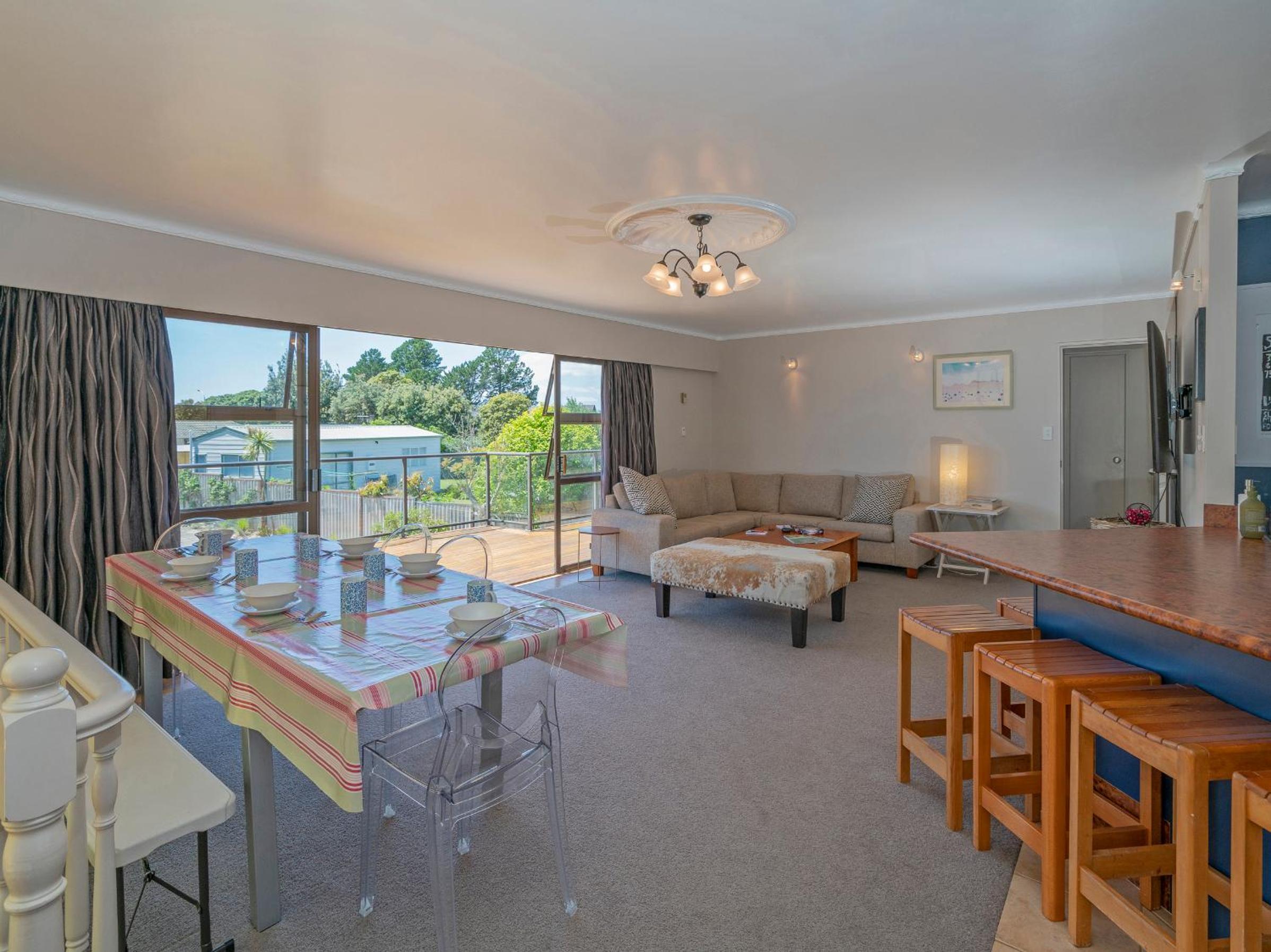 Bach on Boulevard - Pauanui Holiday Home view 3
