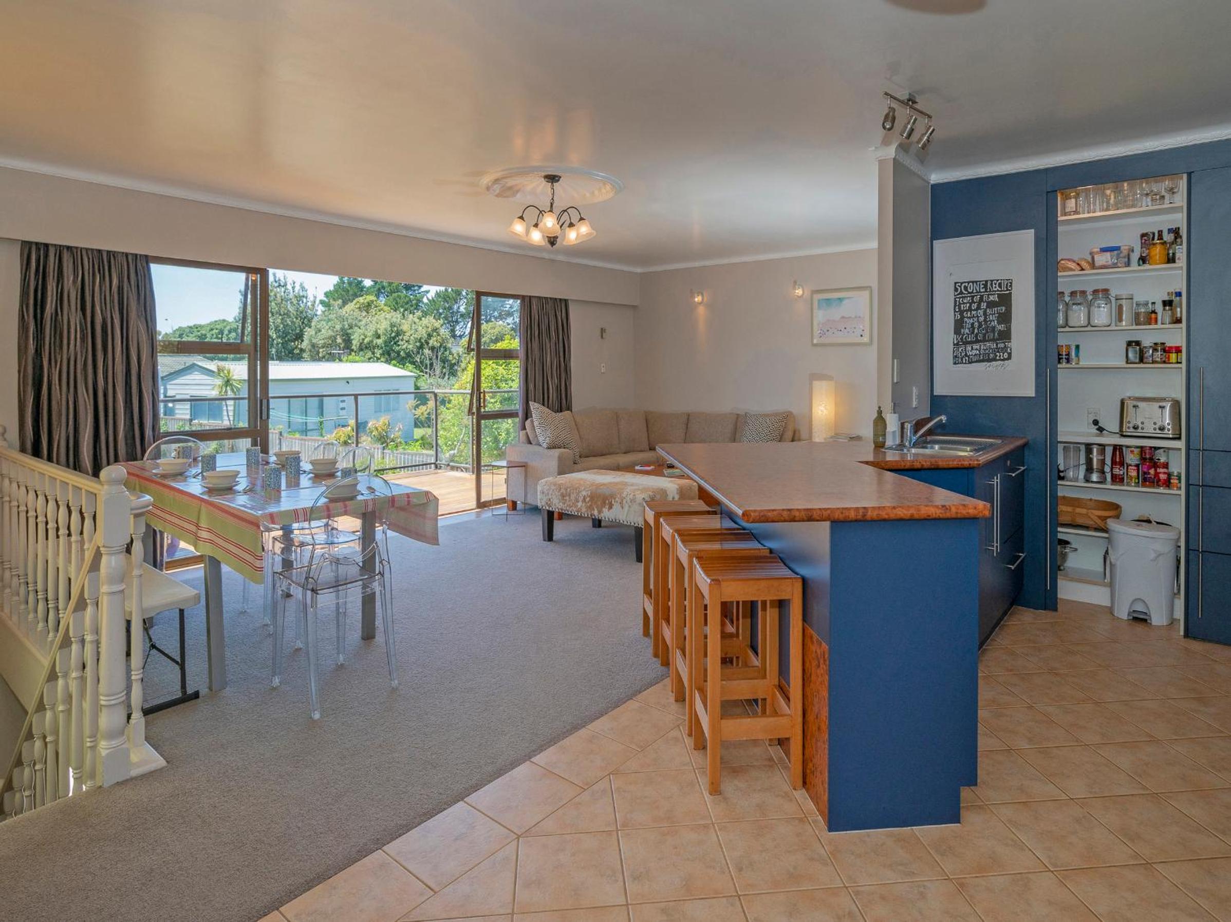 Bach on Boulevard - Pauanui Holiday Home view 2
