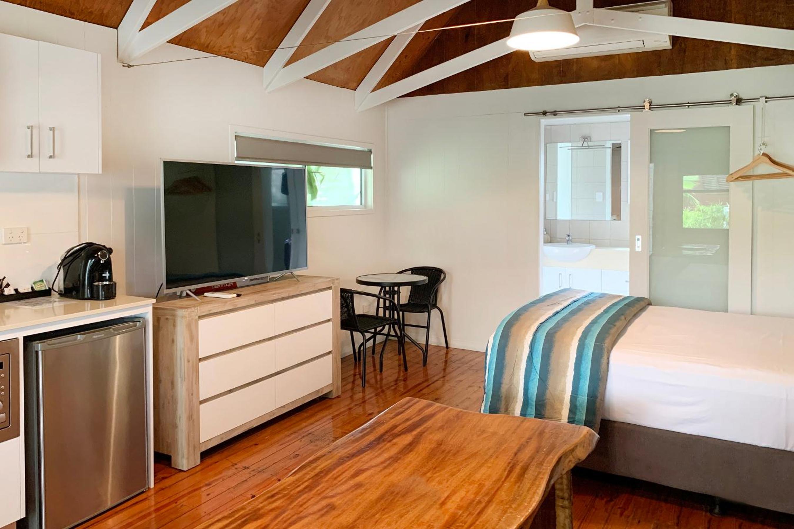 Airlie Beach Magnums - Adults Only