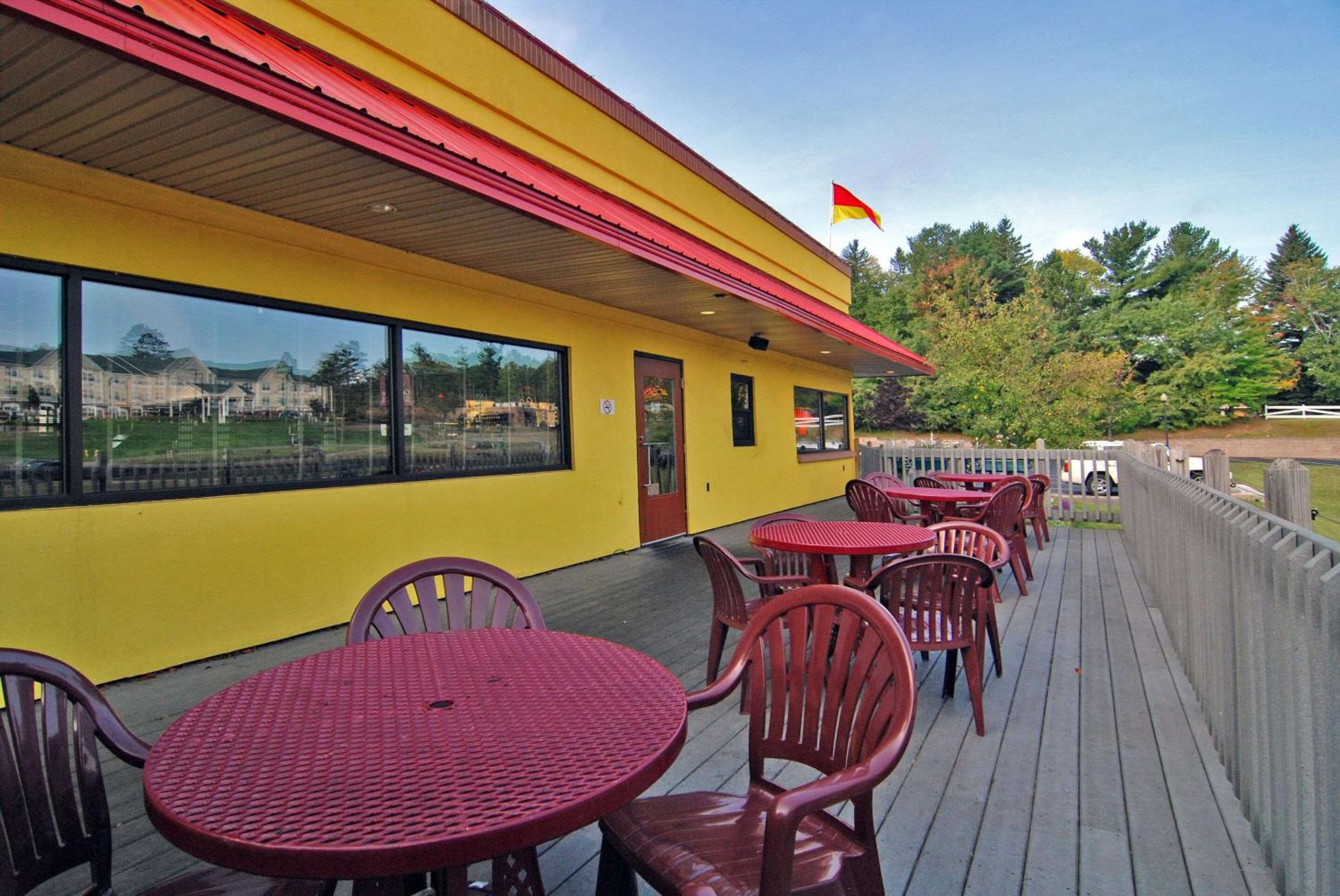 Marquette Vacations - Comfort Suites - Property Image 1